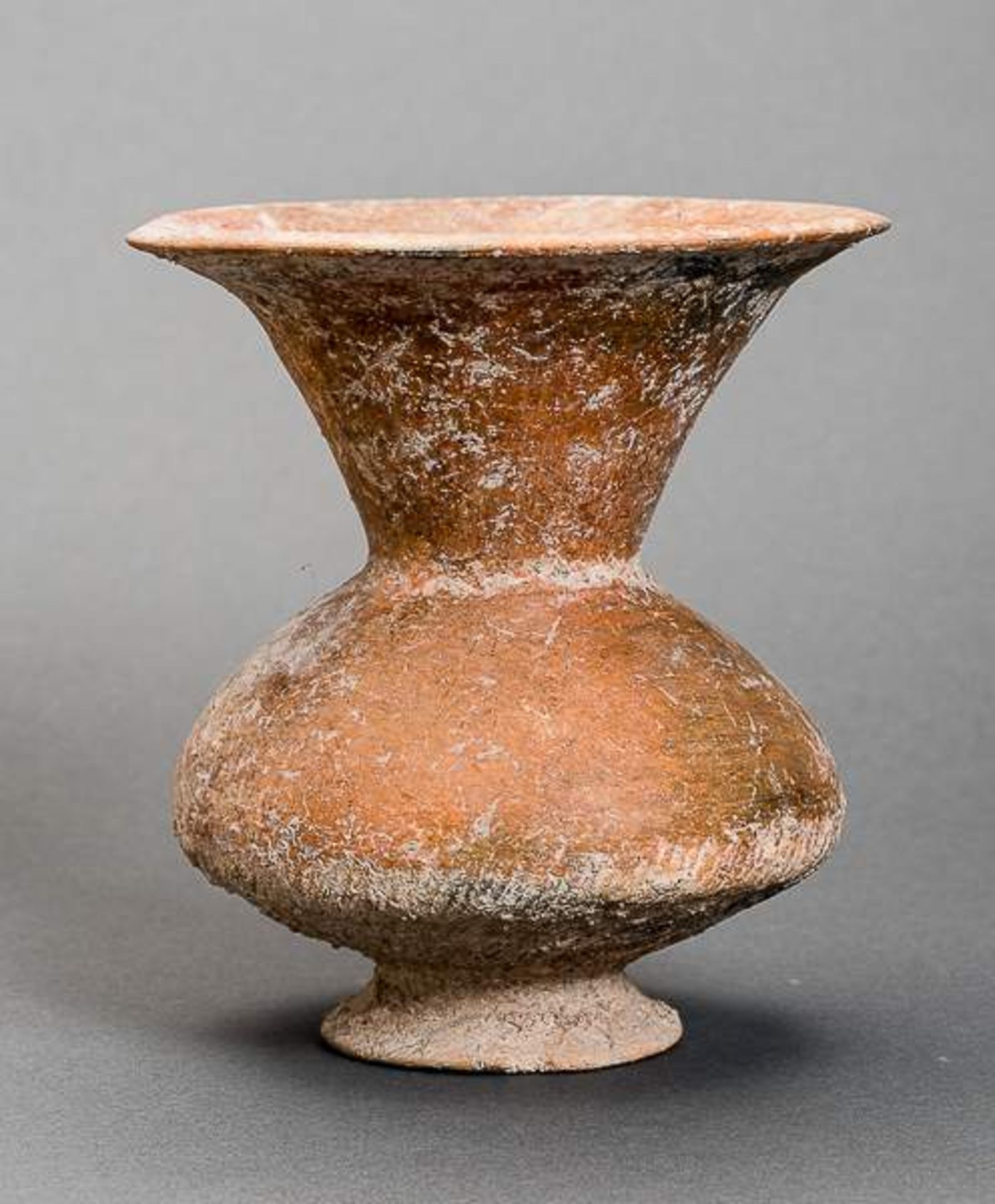 KELCHFÖRMIGES ARCHAISCHES GEFÄSS Bemalte Keramik. Ban Chiang, späte neolithische Zeit Schöne, - Image 2 of 7