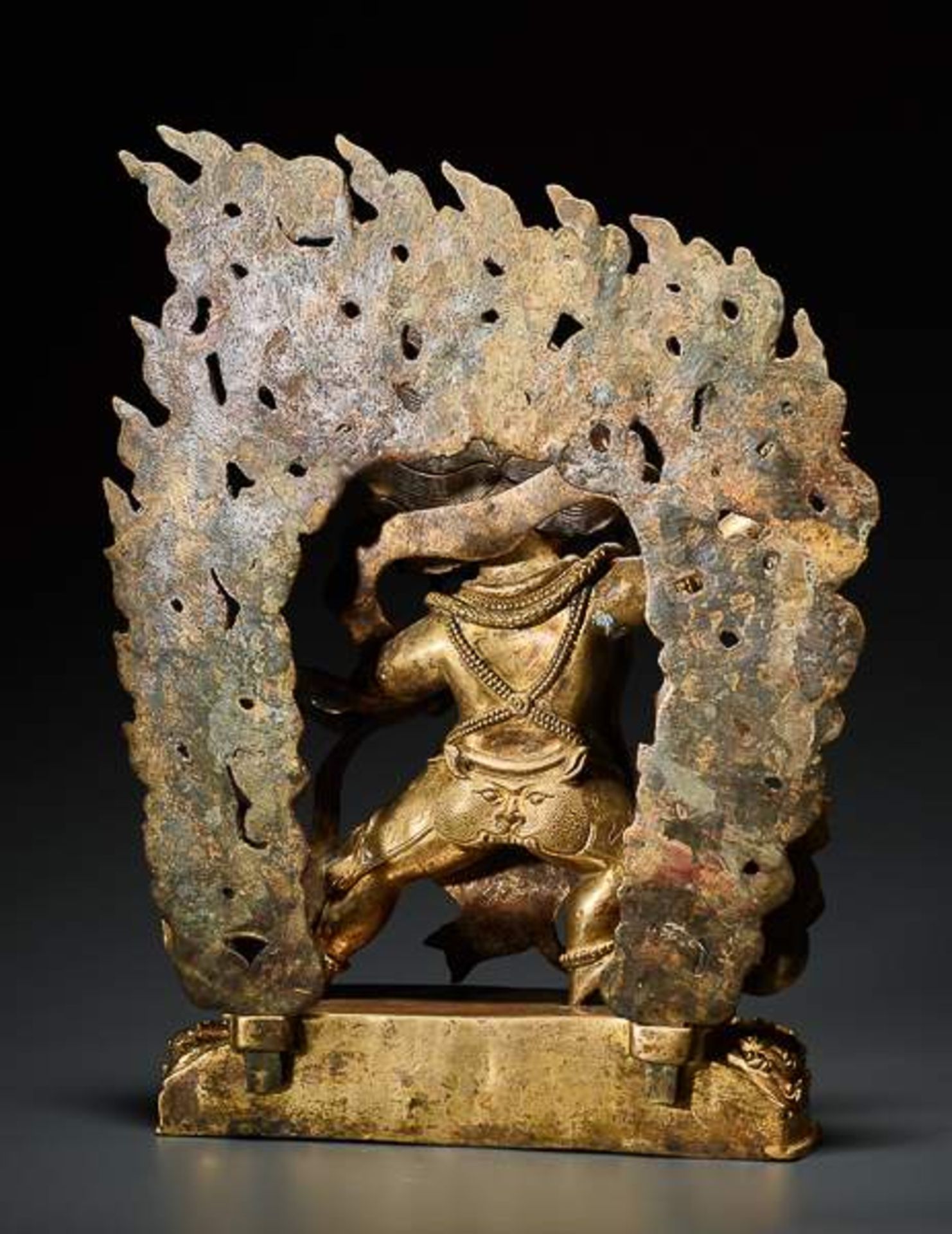 DER DHARMAPALA VAJRAPANI Feuervergoldete Bronze. Tibet, 20. Jh. Vajrapani, sonst ein Bodhisattva, - Image 5 of 11