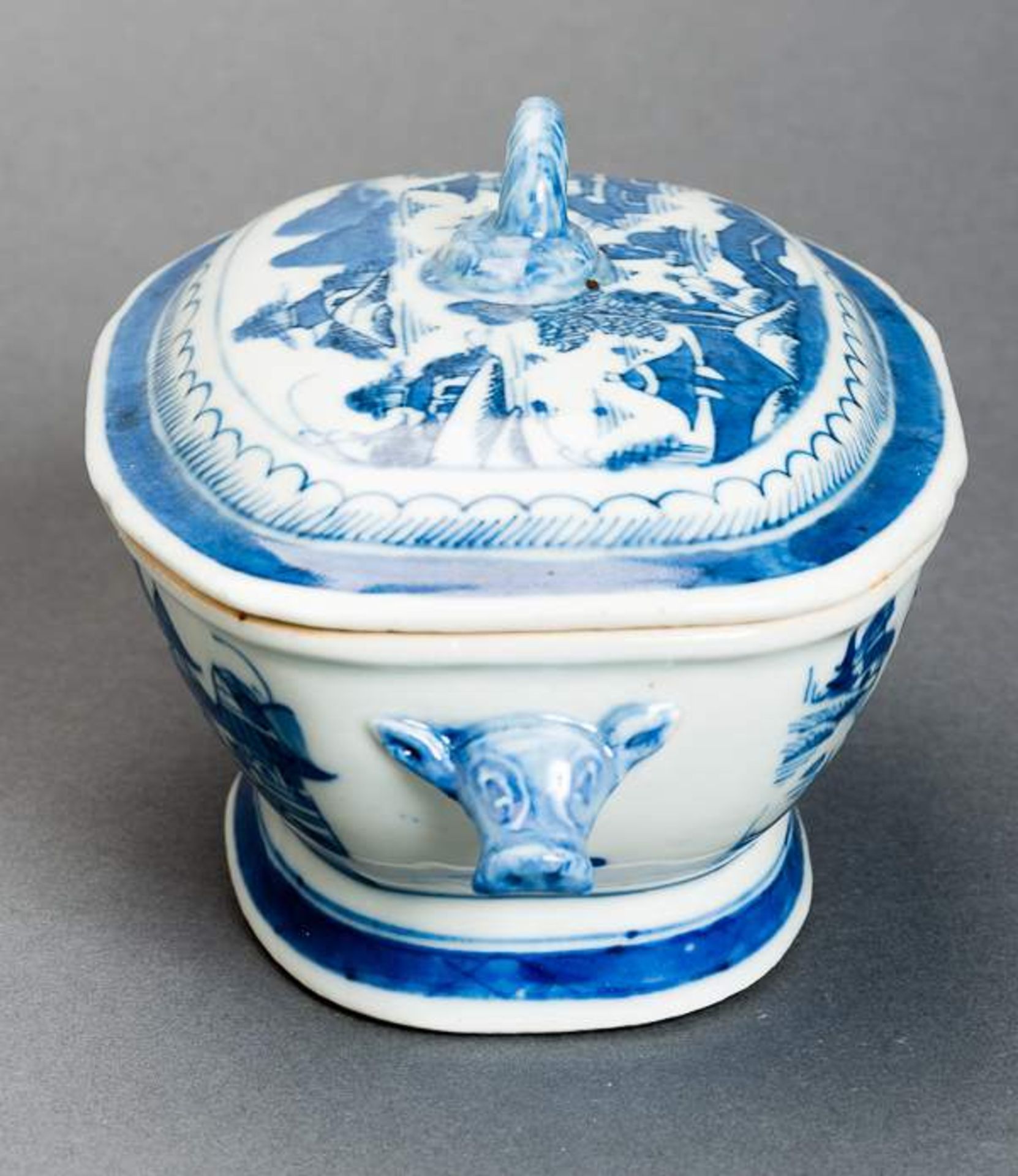 DECKELSCHALE Blauweiß-Porzellan. China, Qing-Dynastie, 19. Jh. Diese sehr ansprechende oval- - Image 9 of 11