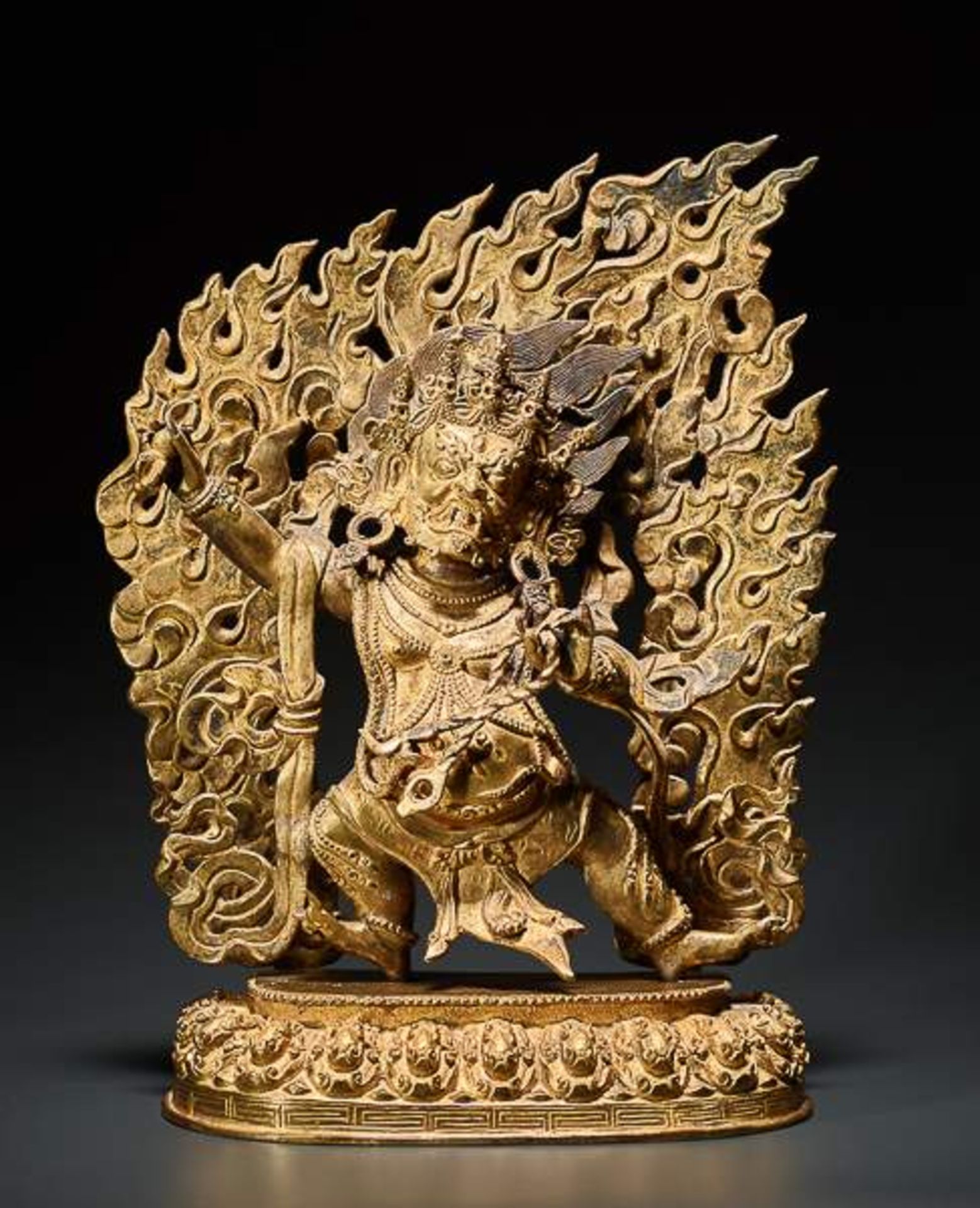 DER DHARMAPALA VAJRAPANI Feuervergoldete Bronze. Tibet, 20. Jh. Vajrapani, sonst ein Bodhisattva,