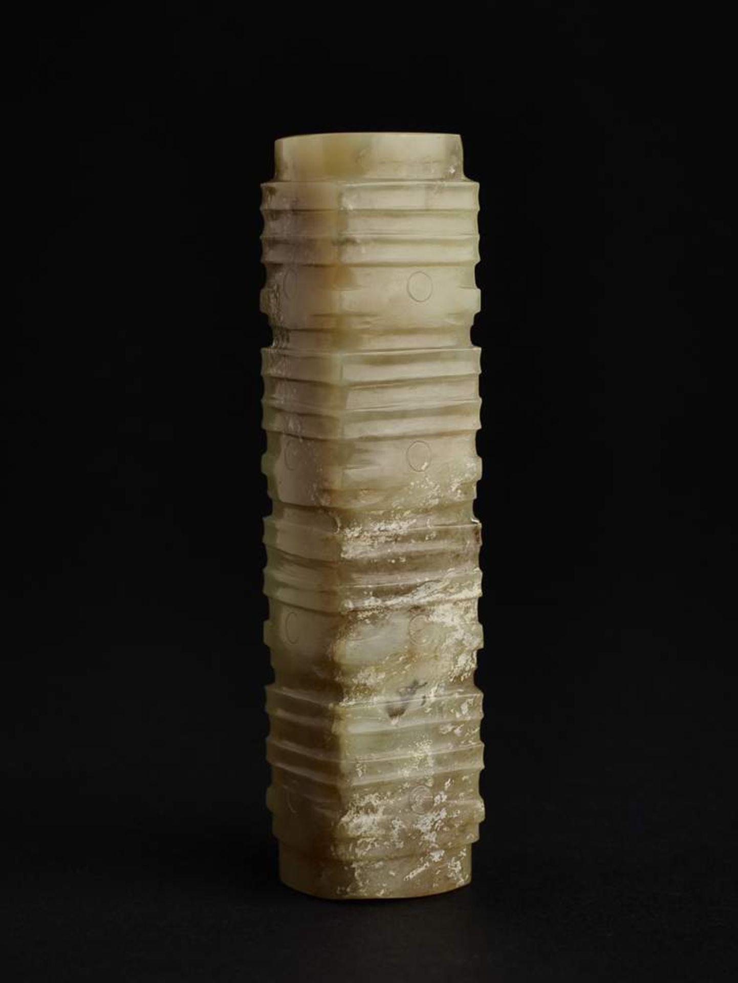 CONG-FÖRMIGES KETTENGLIED Jade. China, vermutl. Qing-Dynastie (1644-1911) Ein schlank-hoher Cong