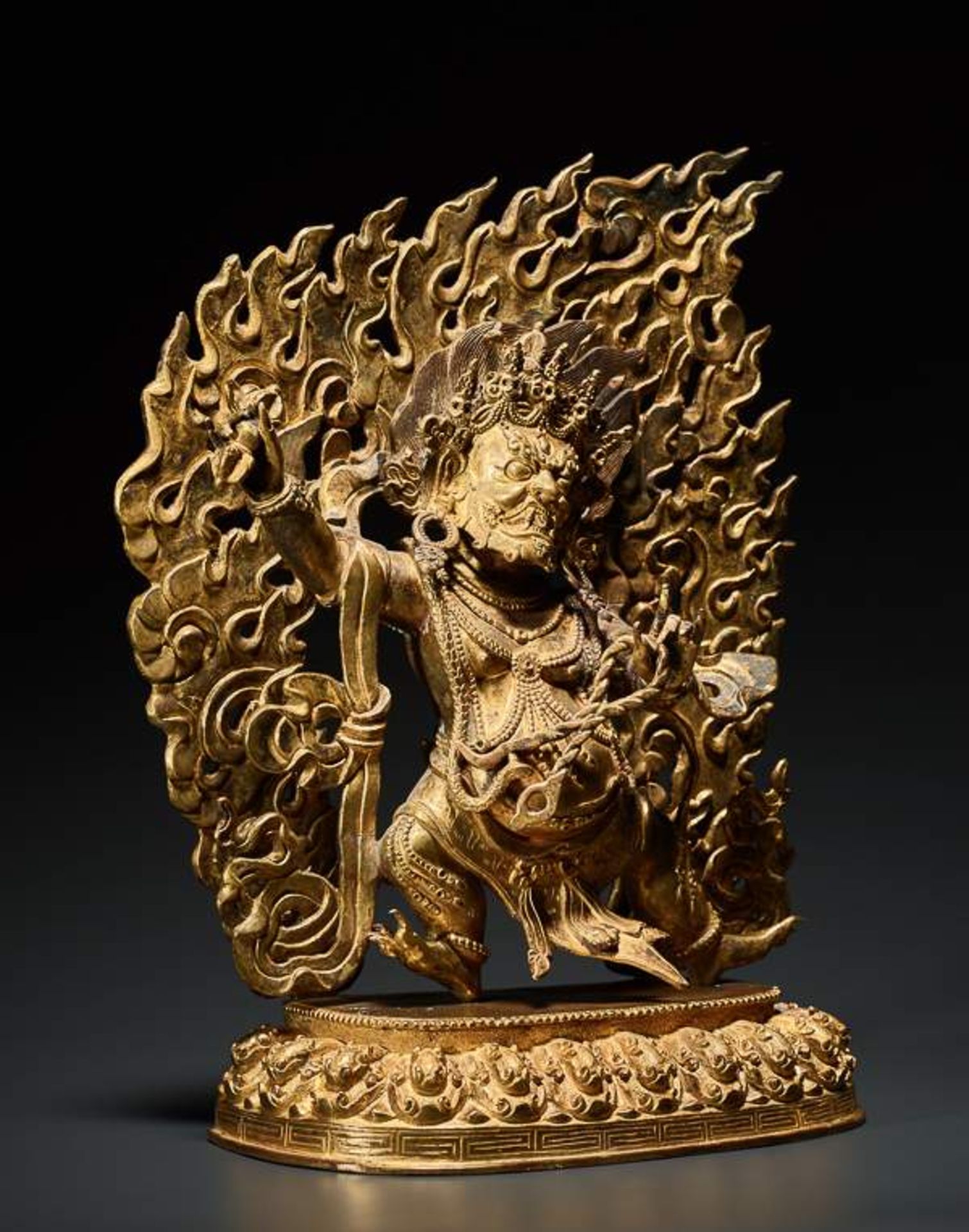 DER DHARMAPALA VAJRAPANI Feuervergoldete Bronze. Tibet, 20. Jh. Vajrapani, sonst ein Bodhisattva, - Image 8 of 11