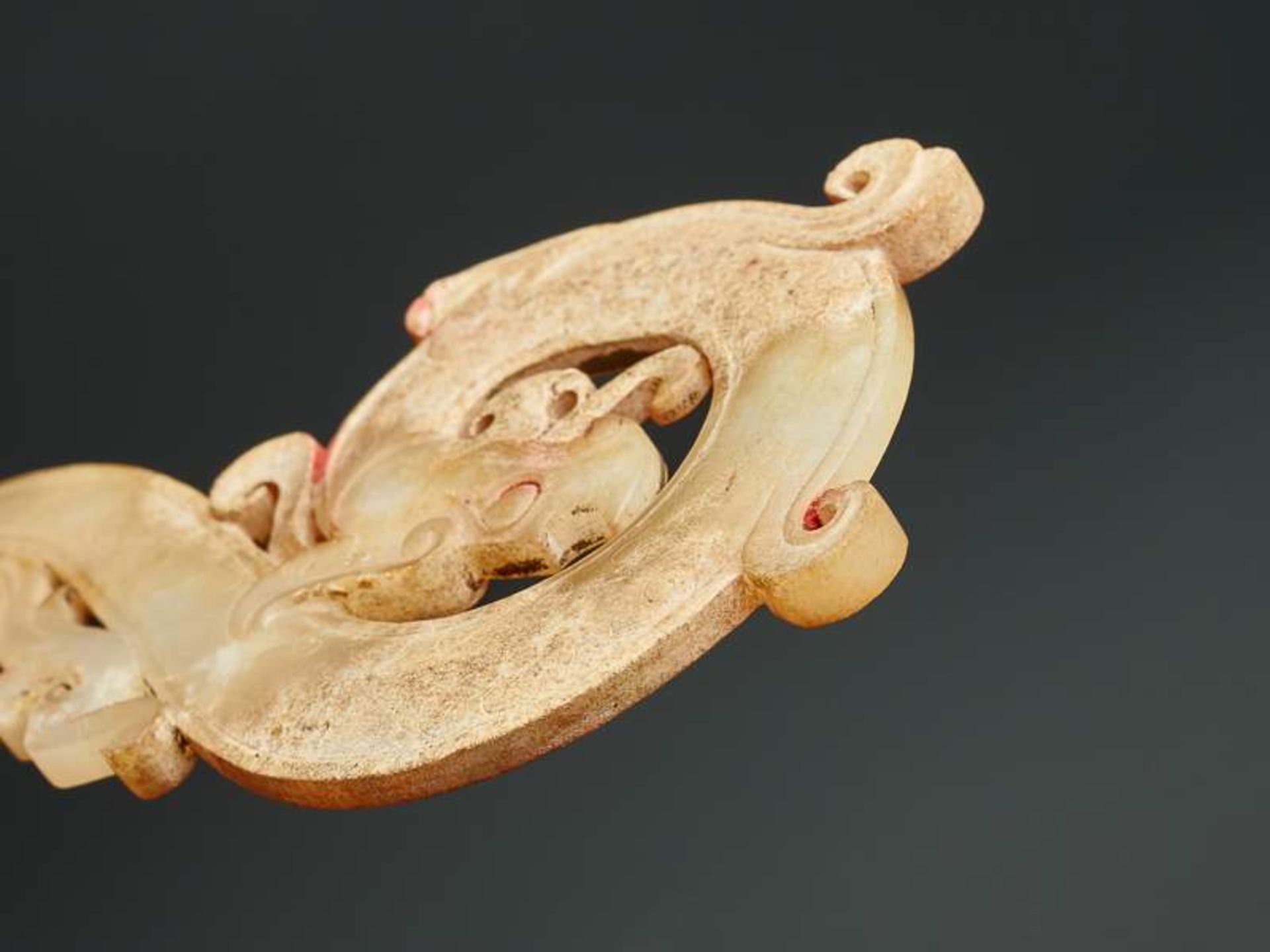 DRACHE UND PHÖNIX Jade. China, Östliche Zhou-Dynastie (770  256 BC) Sehr elegant geformter " - Image 7 of 7