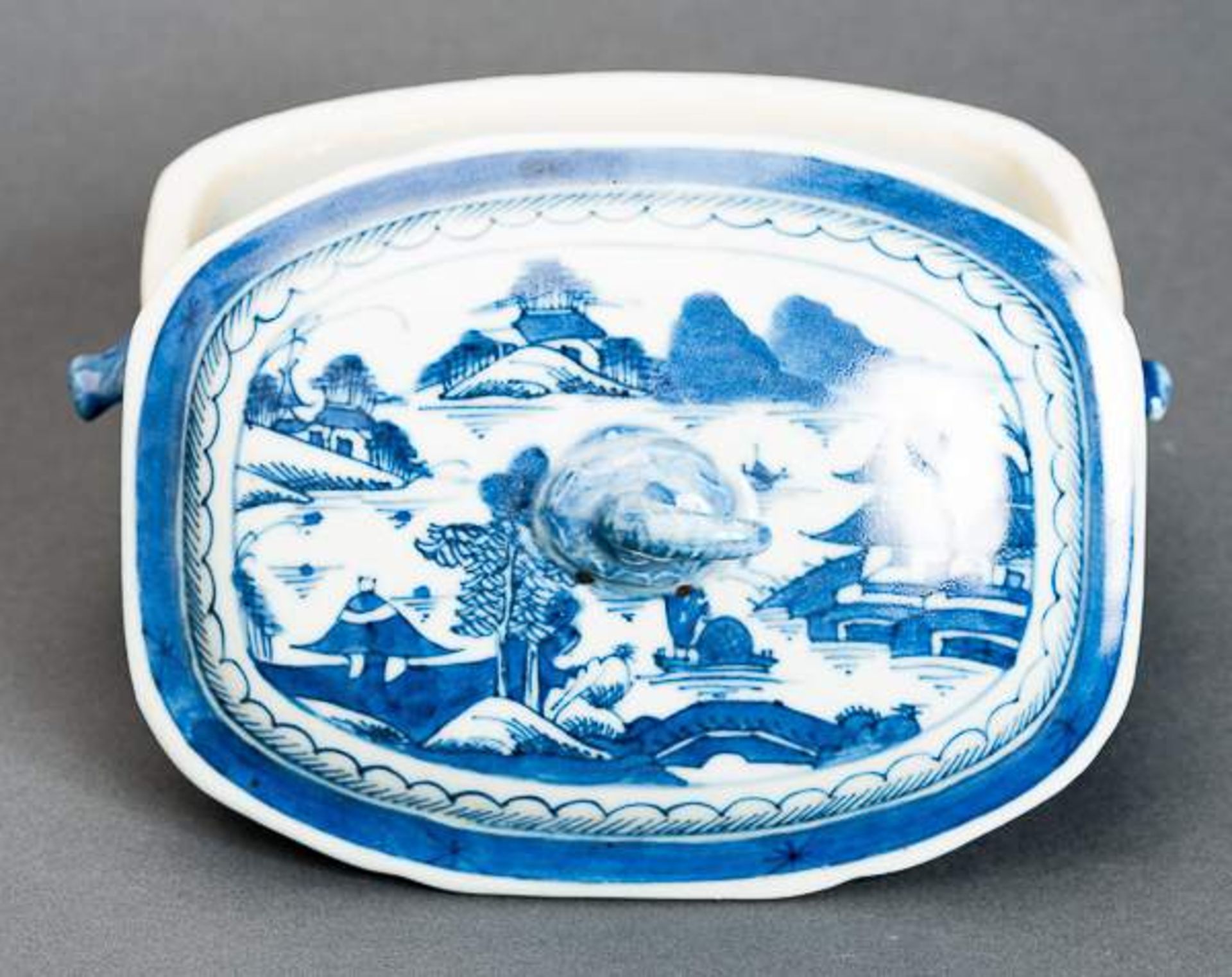 DECKELSCHALE Blauweiß-Porzellan. China, Qing-Dynastie, 19. Jh. Diese sehr ansprechende oval- - Image 3 of 11