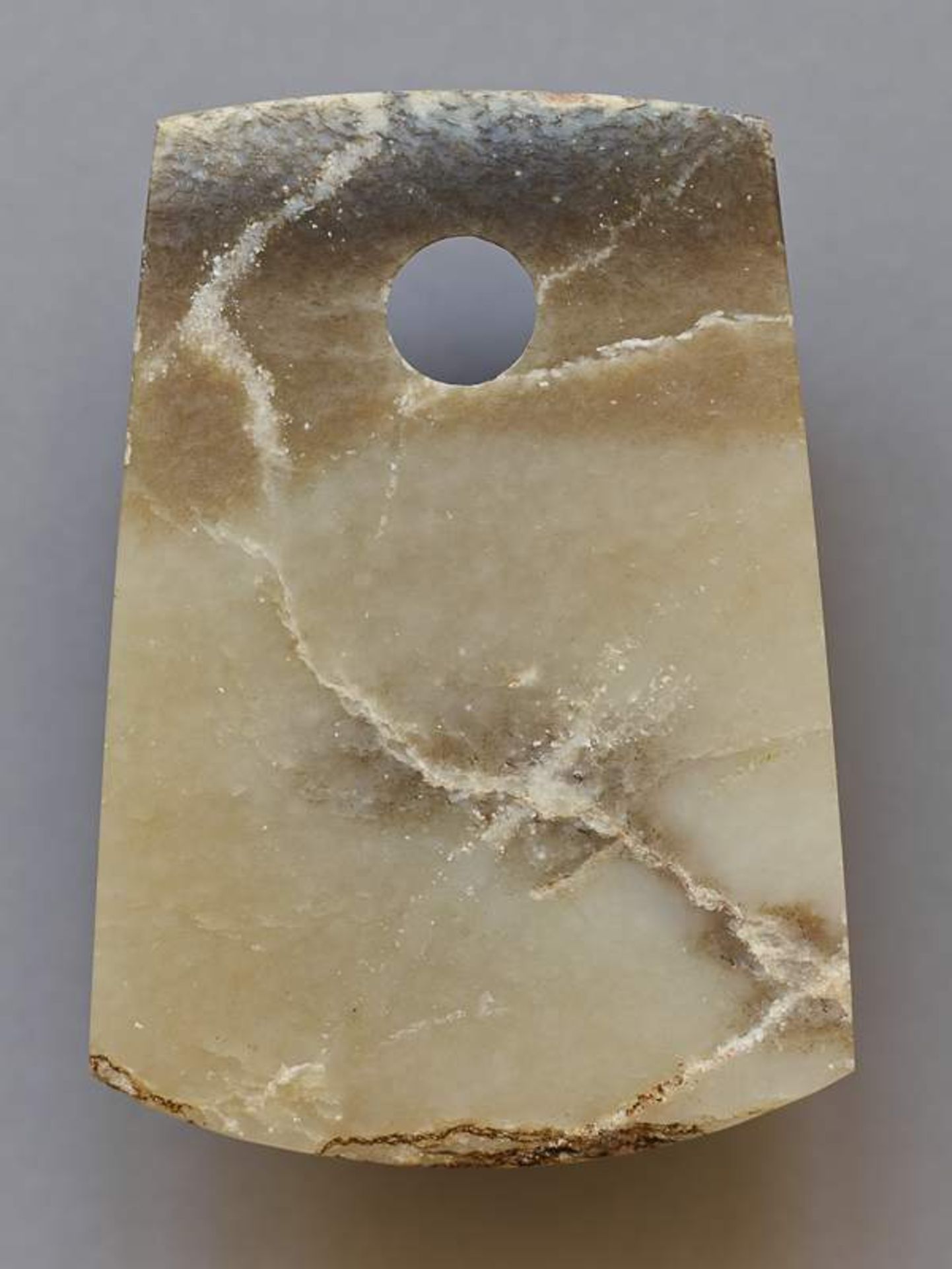 BEIL BEN Jade. China, späte neolithische bis frühe Bronze-Zeit (ca. 2000 bis 1600 ante) Alle Seiten - Image 2 of 5