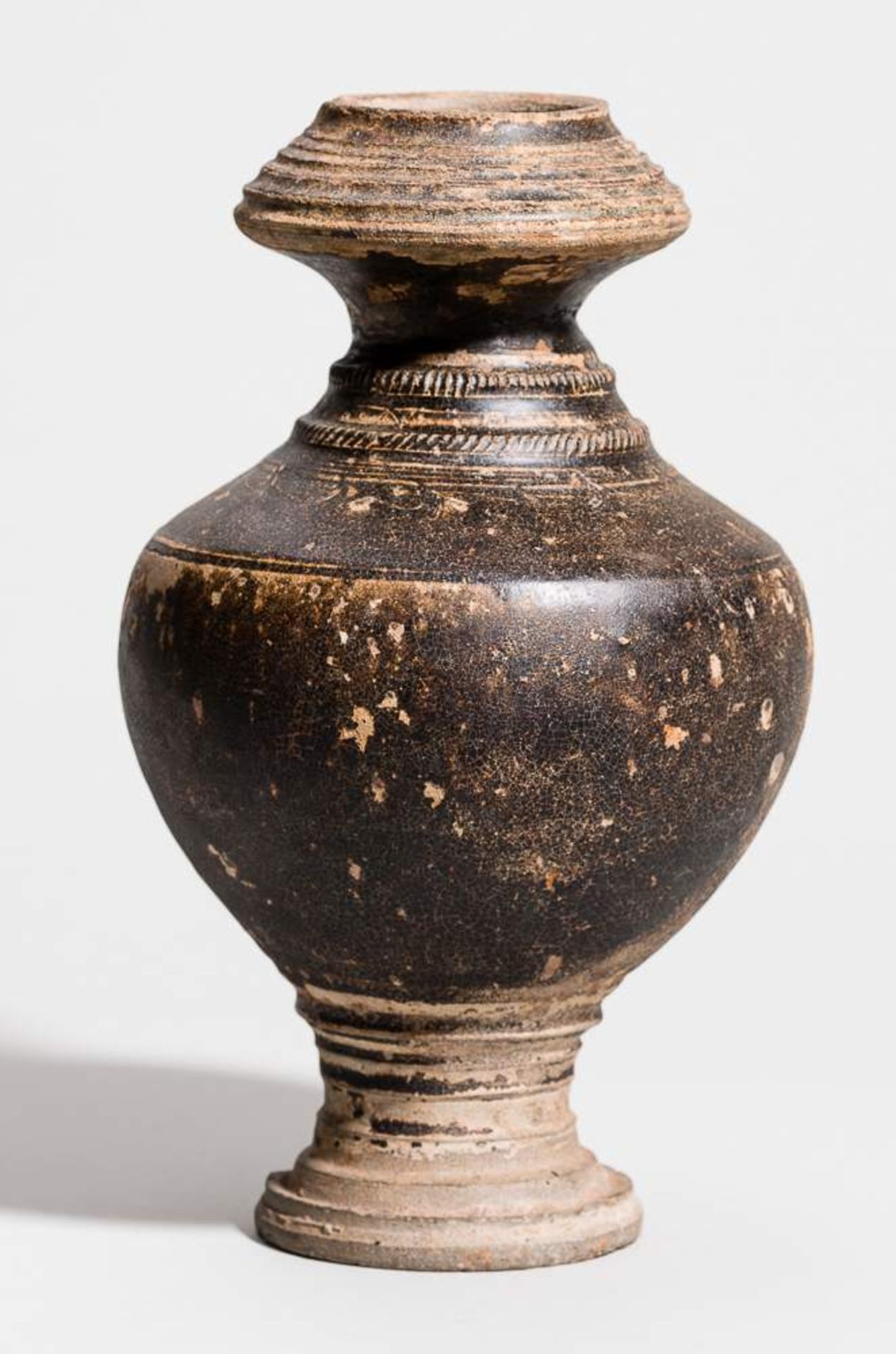 VASENFÖRMIGES GEFÄSS Keramik. Kambodscha, Altes Königreich Khmer, 11. bis 12. Jh. Seltener Typus,