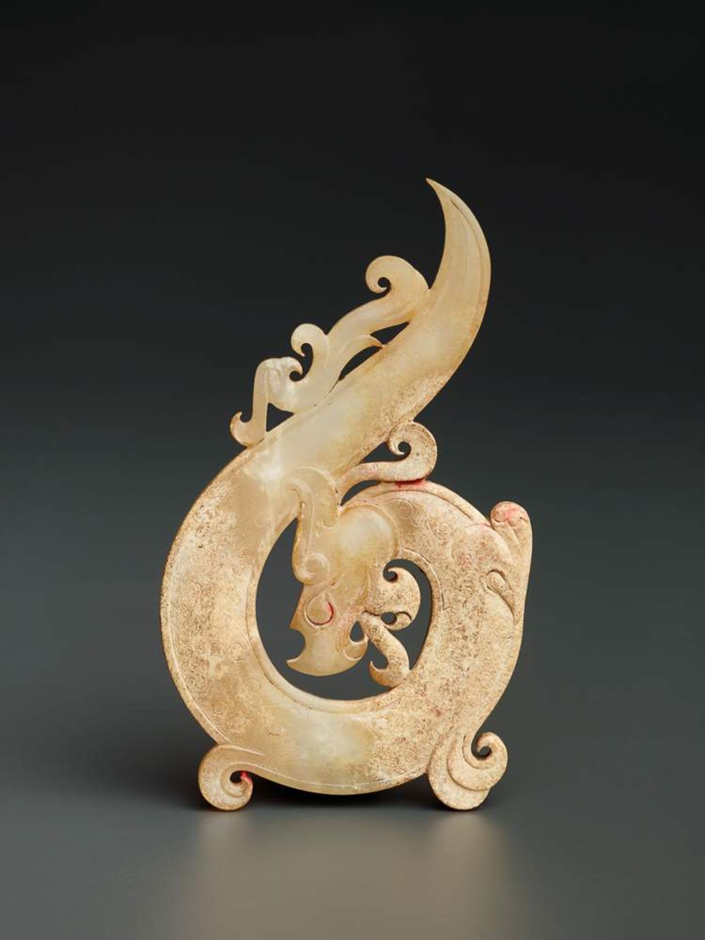 DRACHE UND PHÖNIX Jade. China, Östliche Zhou-Dynastie (770  256 BC) Sehr elegant geformter "