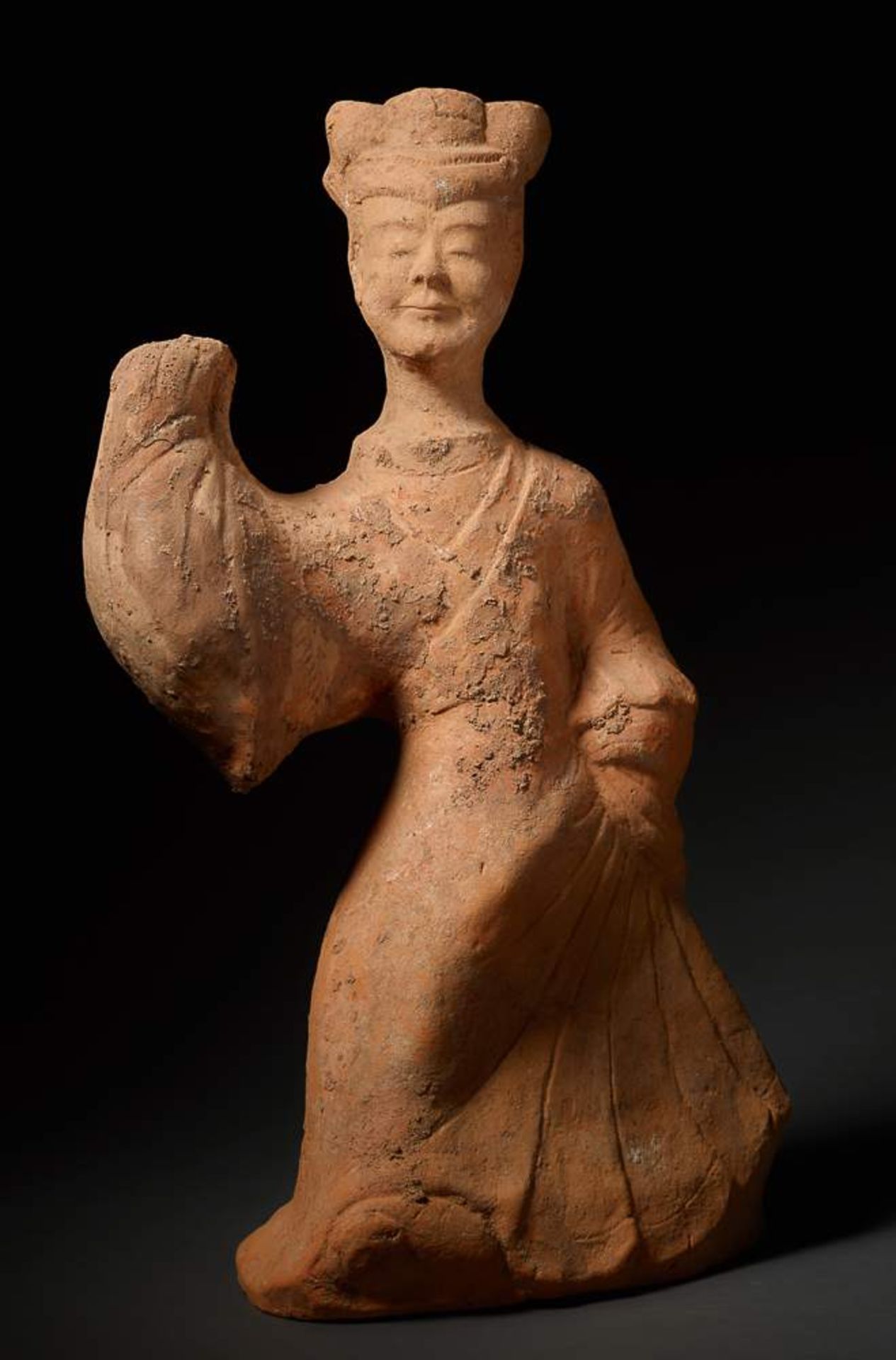 TANZENDES MÄDCHEN Terrakotta. China, Sichuan, östliche Han (25 - 220) Stehende Figur mit - Bild 2 aus 4