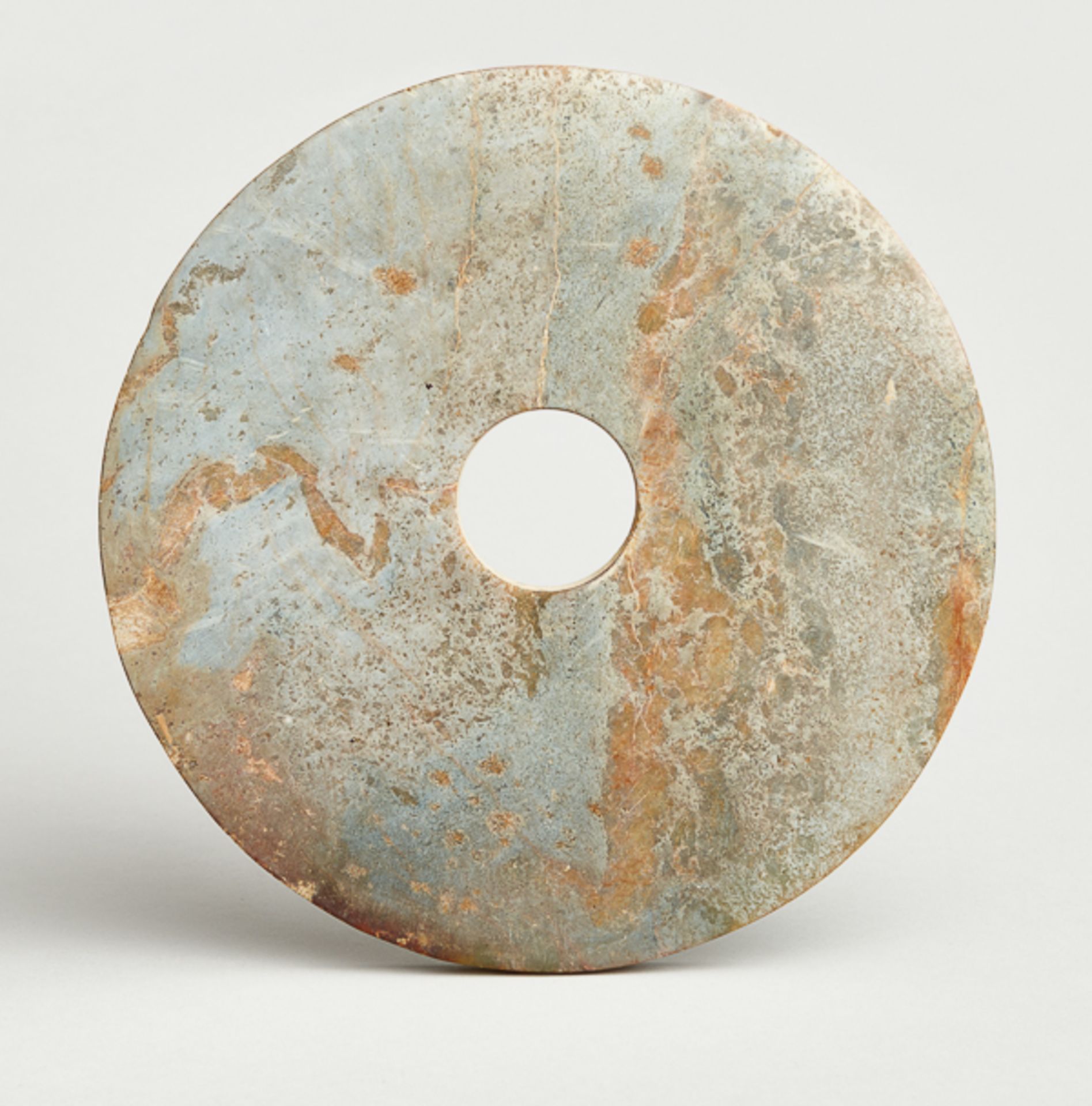 GROSSE SCHEIBE BI Jade. China, vermutl. neolithische Liangzhu-Kultur (ca. 3300 - 2200 vor)