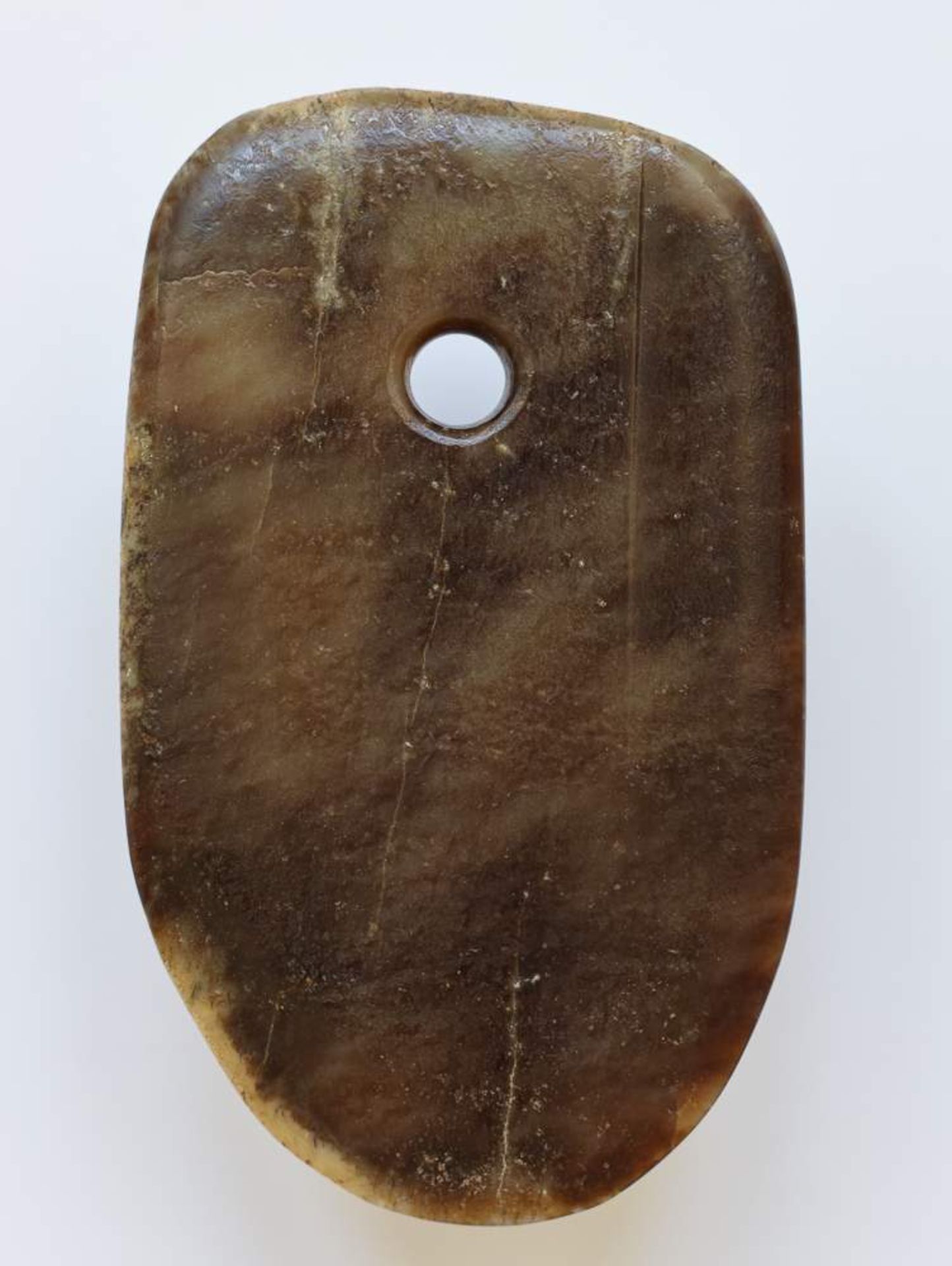 RITUELLES BEIL FUJade. China, sp. neolithische Zeit, möglw. Qijia-Kultur, ca. 2200 bis 1900 - Image 2 of 5