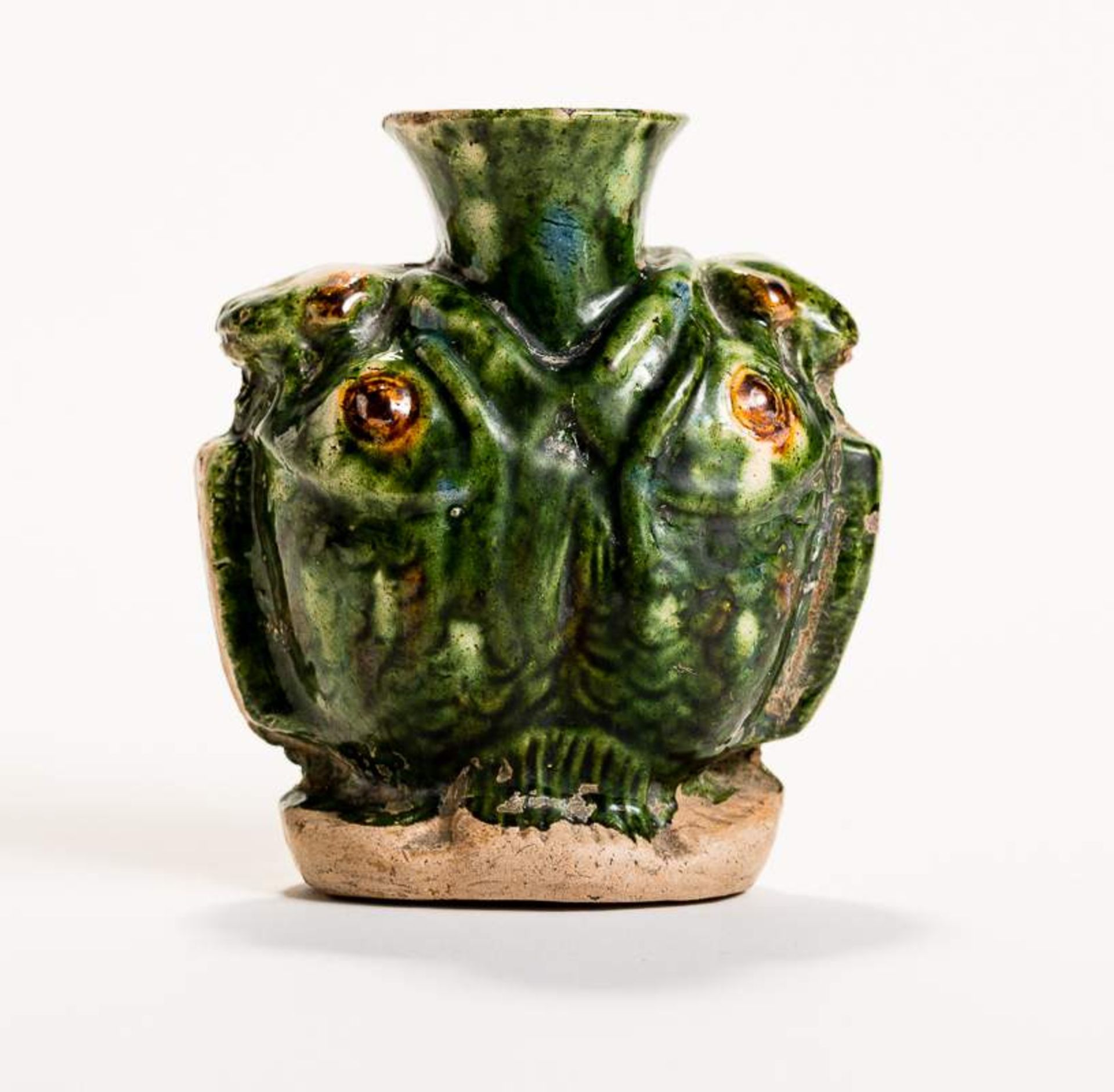 KLEINE DOPPELFISCH-VASE MIT KARPFENGlasierte Keramik. China, Tang-Dynastie (618 - 907)Eine seltene - Image 3 of 7