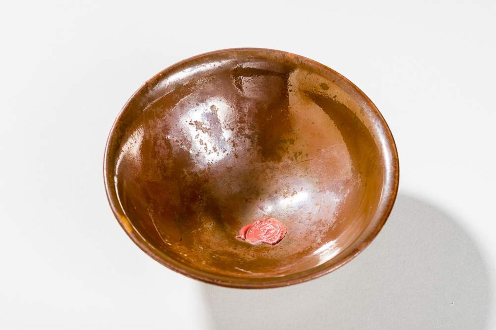 SCHALE MIT ROSTBRAUNER GLASURGlasierte Keramik. China, Nördl. Song bis Jin, 11. bis 12. Jh.Eine - Bild 4 aus 4