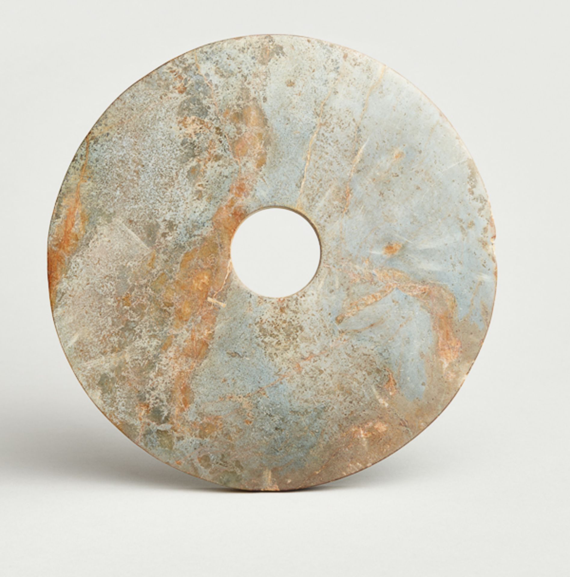 GROSSE SCHEIBE BI Jade. China, vermutl. neolithische Liangzhu-Kultur (ca. 3300 - 2200 vor) - Image 2 of 4