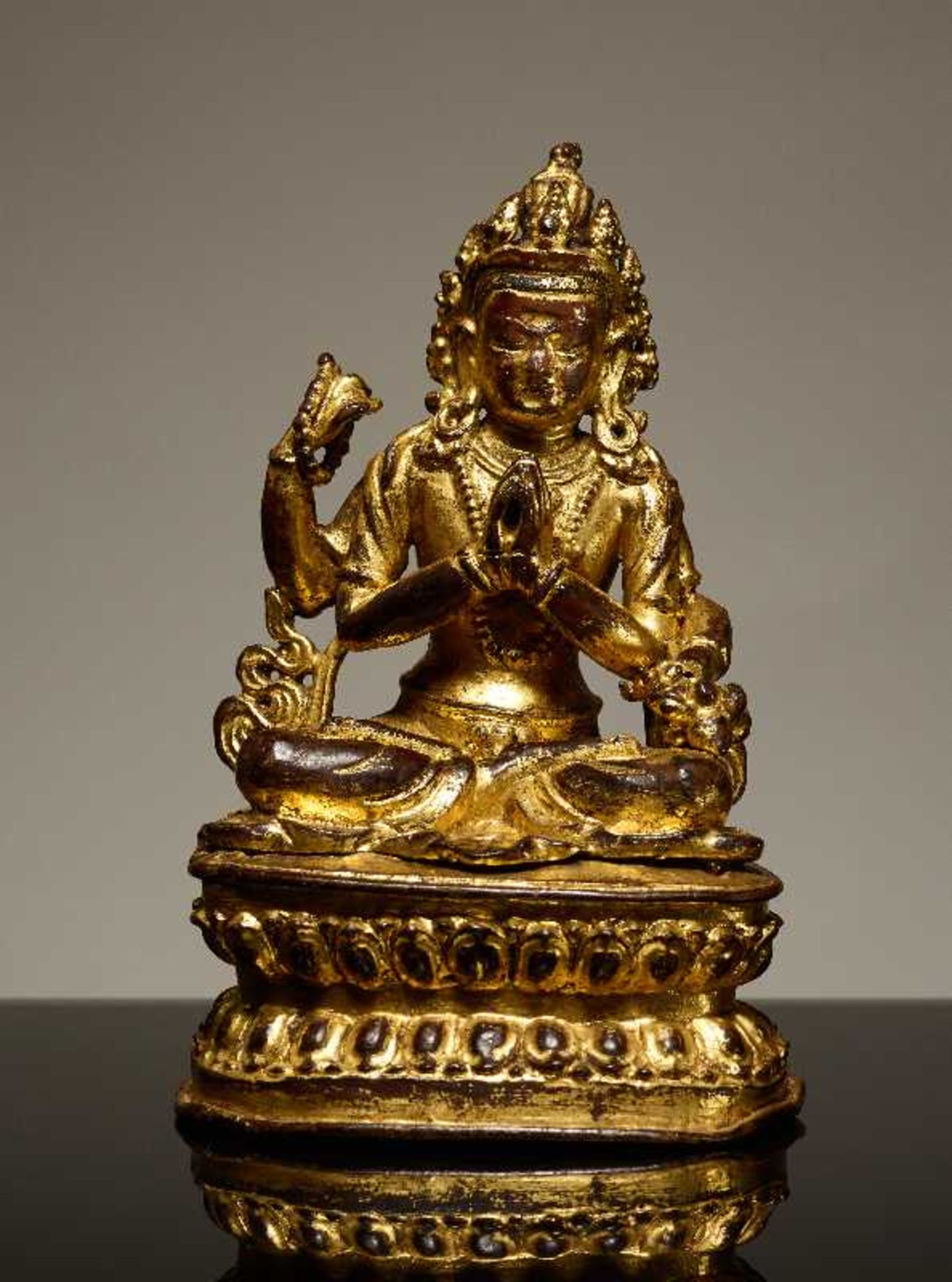 SHADAKSHARI LOKESHVARA Vergoldete Bronze. Tibet, ca. 18. bis 19. Jh. Der vierarmige Bodhisattva - Image 2 of 7