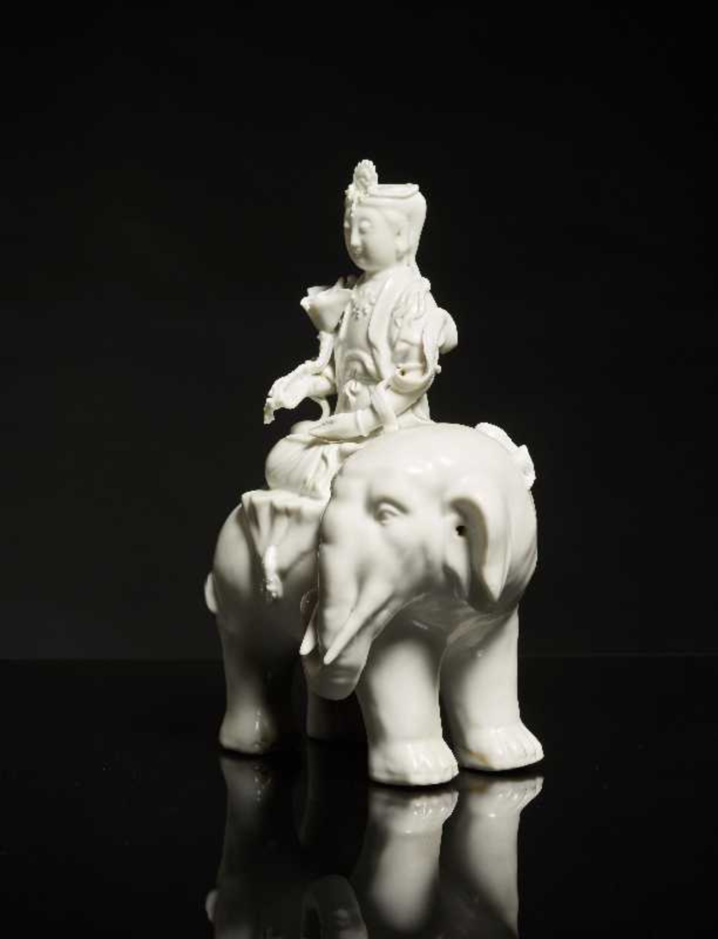 ATTRAKTIVES BLANC DE CHINEFIGURENPAARBlanc de Chine-Porzellan. China, Qing-Dynastie (1644 – 1911) - Image 3 of 11