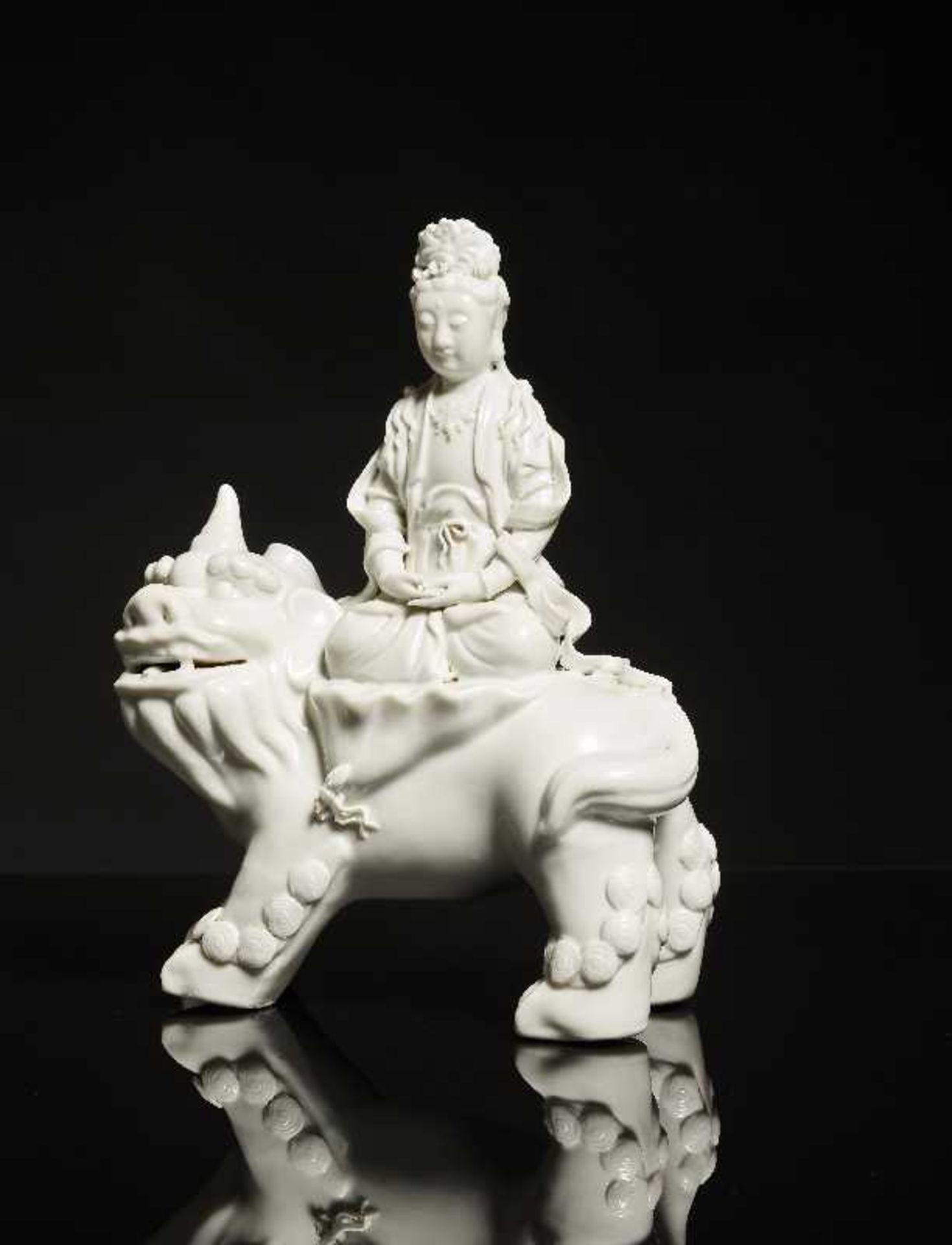 ATTRAKTIVES BLANC DE CHINEFIGURENPAARBlanc de Chine-Porzellan. China, Qing-Dynastie (1644 – 1911) - Image 5 of 11