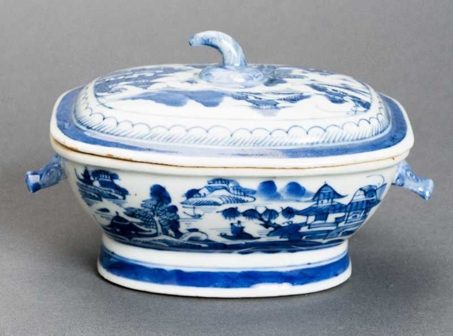 DECKELSCHALE Blauweiß-Porzellan. China, Qing-Dynastie, 19. Jh. Diese sehr ansprechende oval- - Bild 5 aus 6