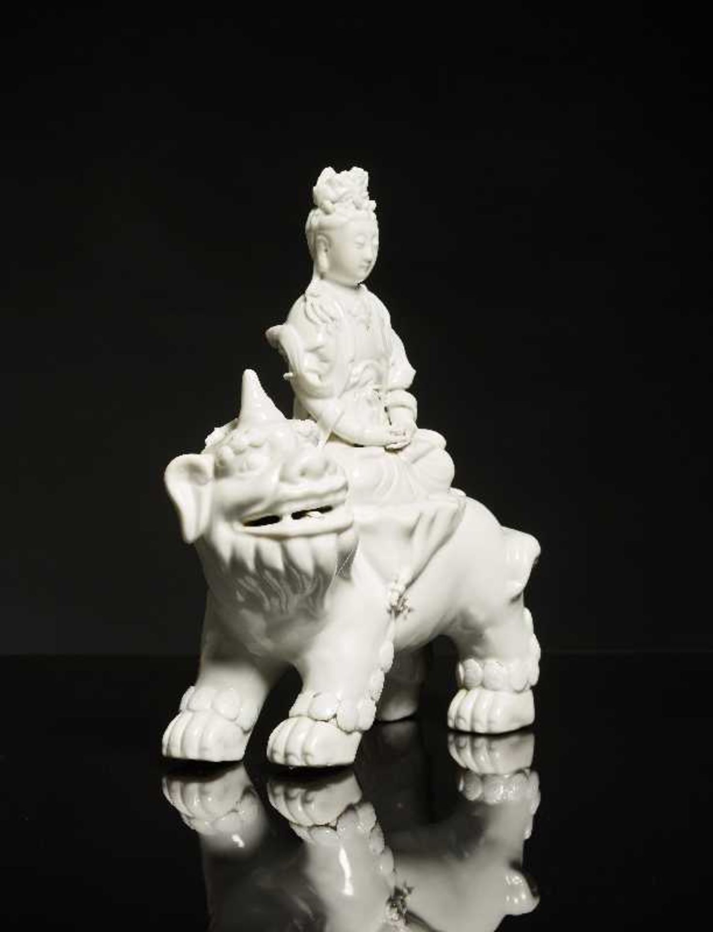 ATTRAKTIVES BLANC DE CHINEFIGURENPAARBlanc de Chine-Porzellan. China, Qing-Dynastie (1644 – 1911) - Image 6 of 11