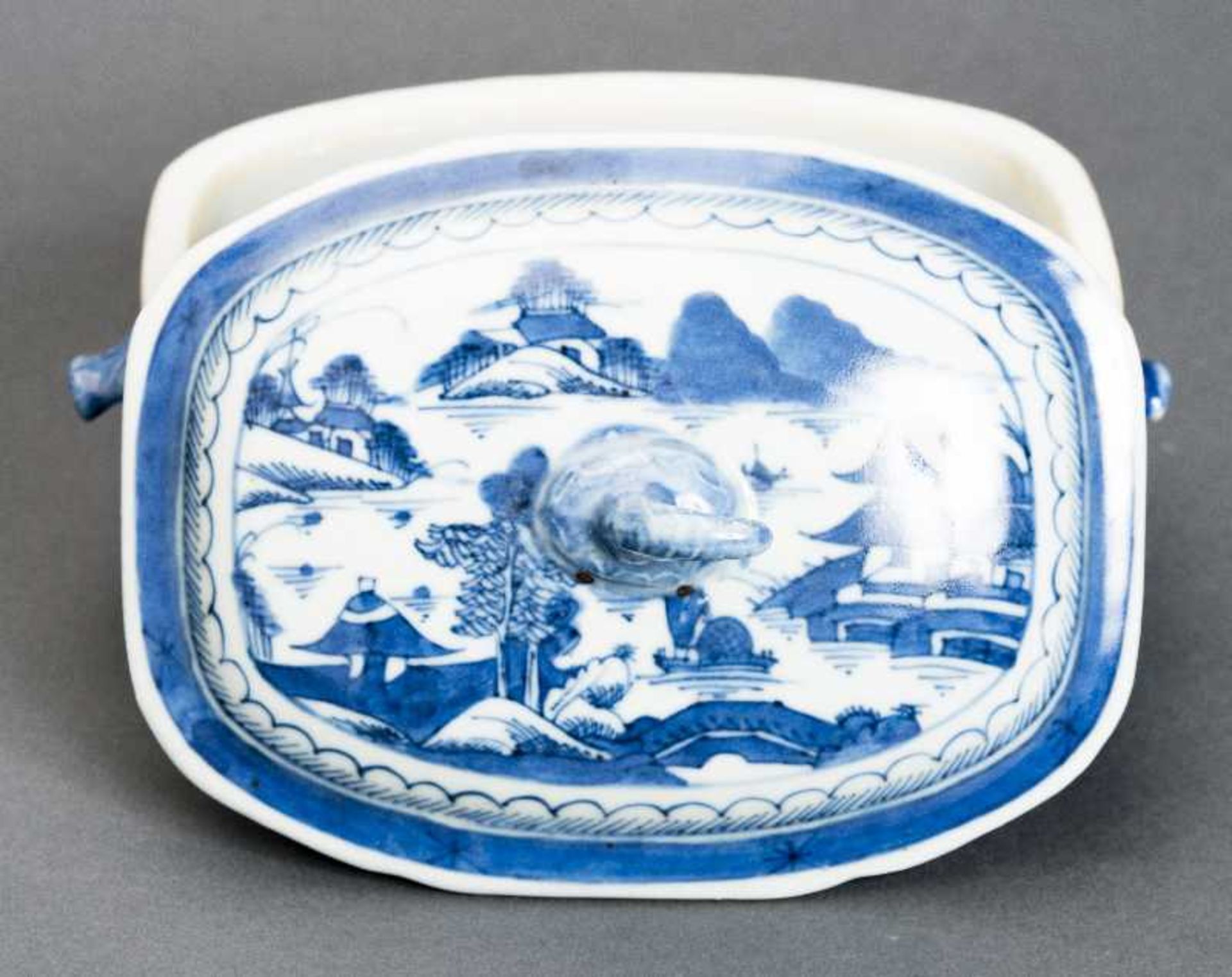DECKELSCHALE Blauweiß-Porzellan. China, Qing-Dynastie, 19. Jh. Diese sehr ansprechende oval- - Bild 3 aus 6