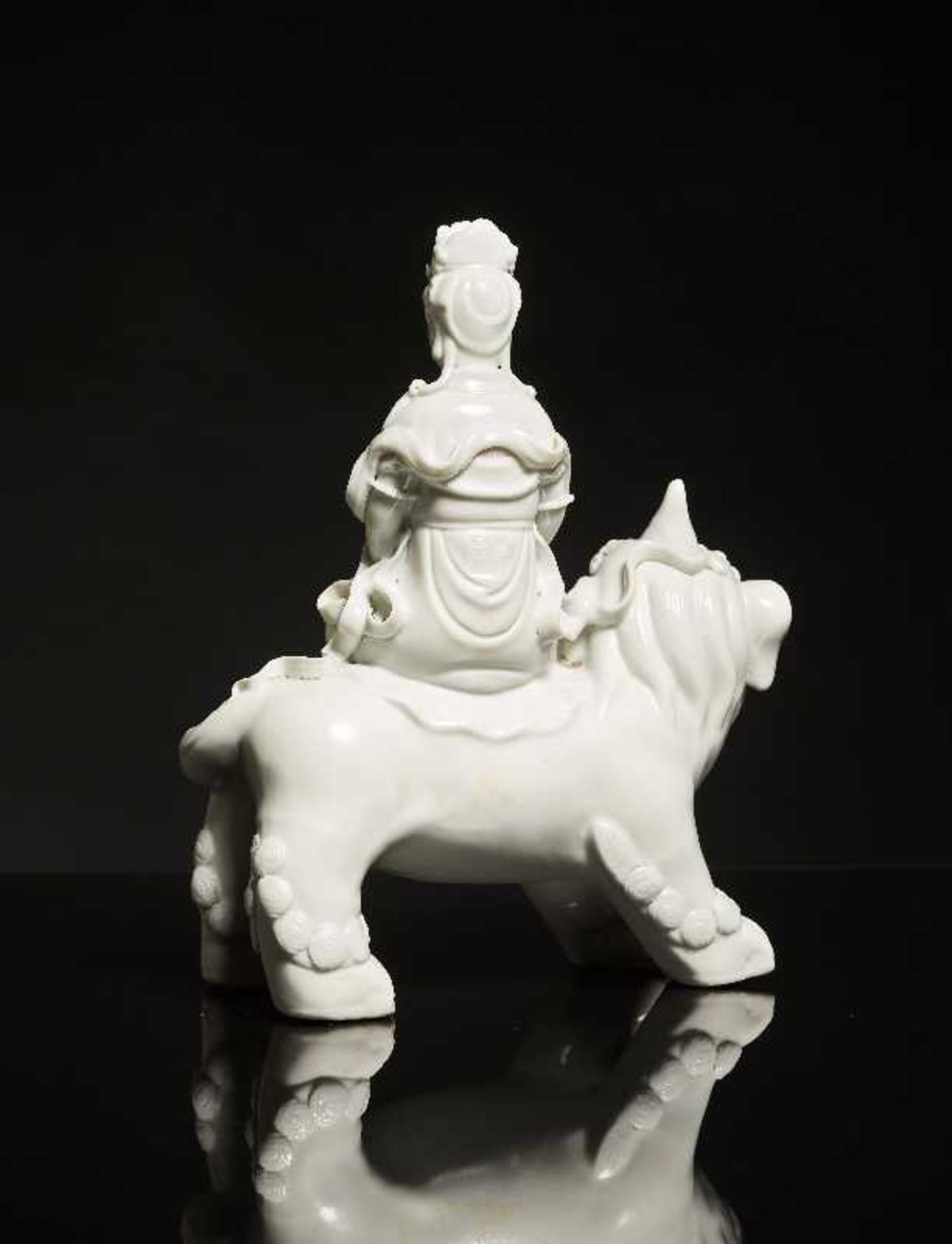 ATTRAKTIVES BLANC DE CHINEFIGURENPAARBlanc de Chine-Porzellan. China, Qing-Dynastie (1644 – 1911) - Image 7 of 11