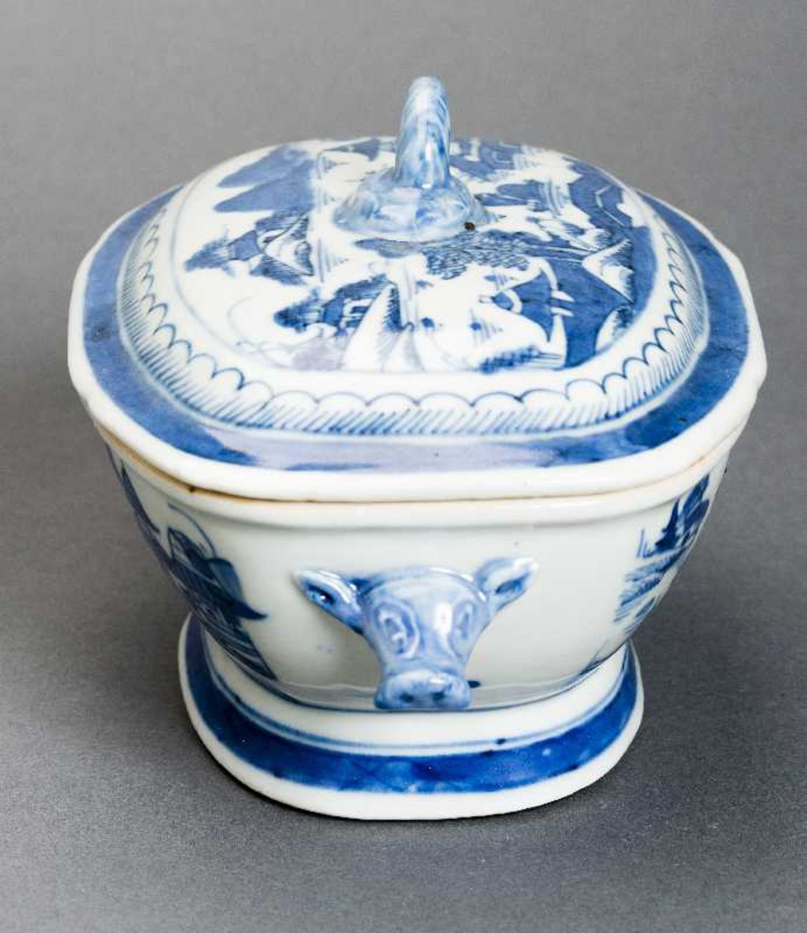 DECKELSCHALE Blauweiß-Porzellan. China, Qing-Dynastie, 19. Jh. Diese sehr ansprechende oval- - Bild 4 aus 6