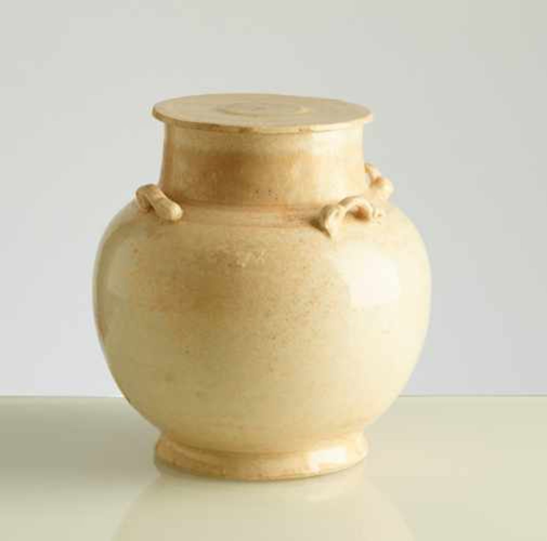 DECKELGEFÄSS MIT BANDÖSENGlasierte Keramik. China, im Stil der Song-Zeit, möglweise Ming-Dyanstie, - Image 7 of 7