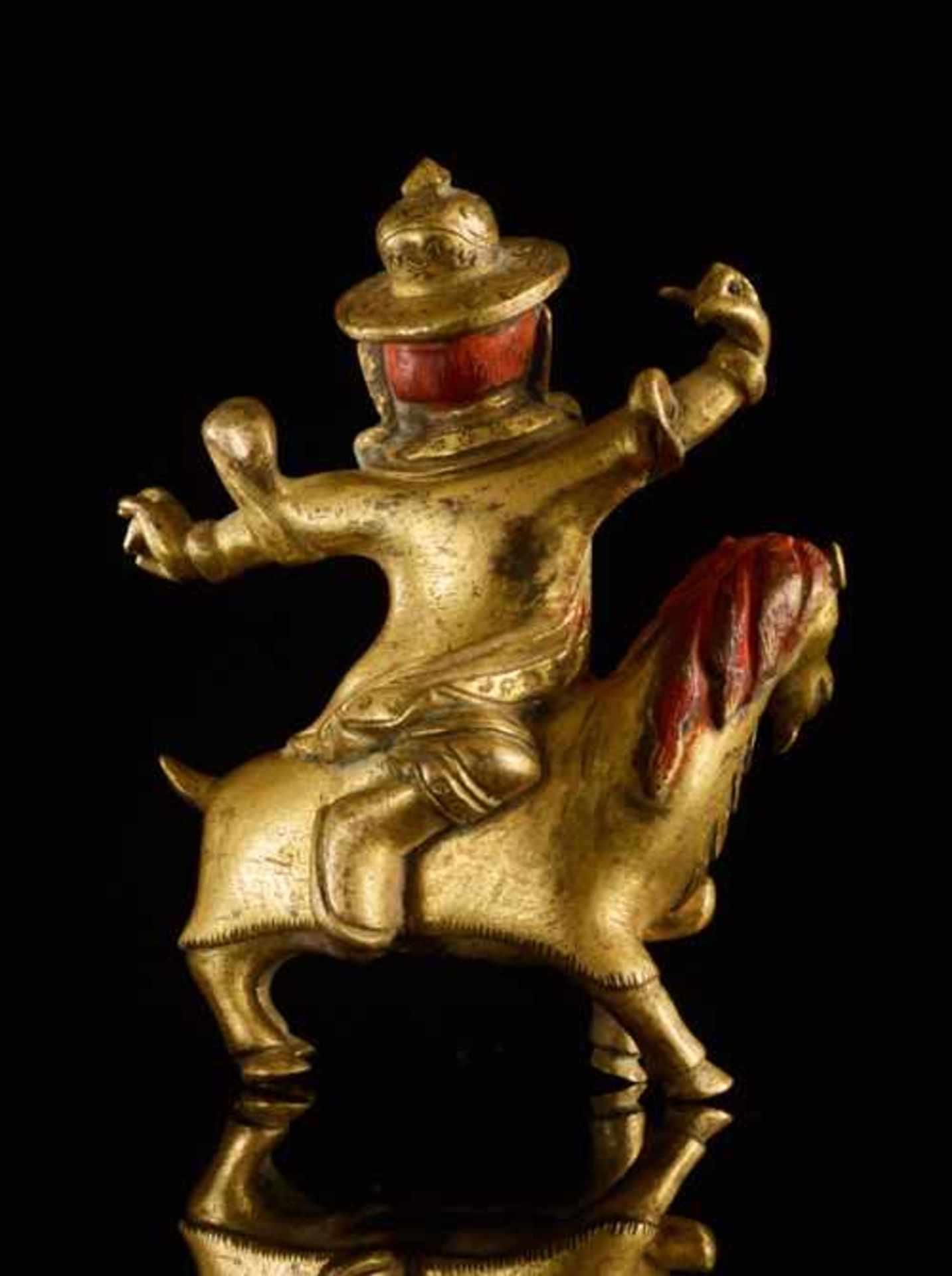 DAMCAN AUF ZIEGENBOCK Feuervergoldete Bronze. Tibet, 18. Jh. Sehr nette kleine, zur Gänze vergoldete - Image 5 of 6