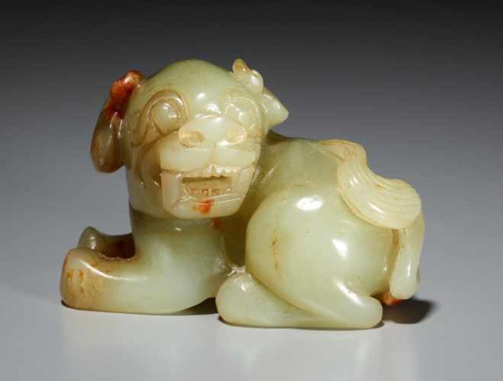 LÖWENHUND SHIZI Jade. China, ca. Qing-Dynastie, 19. / 20. Jh. Gut in sich geschlossen gearbeitete, - Image 2 of 6