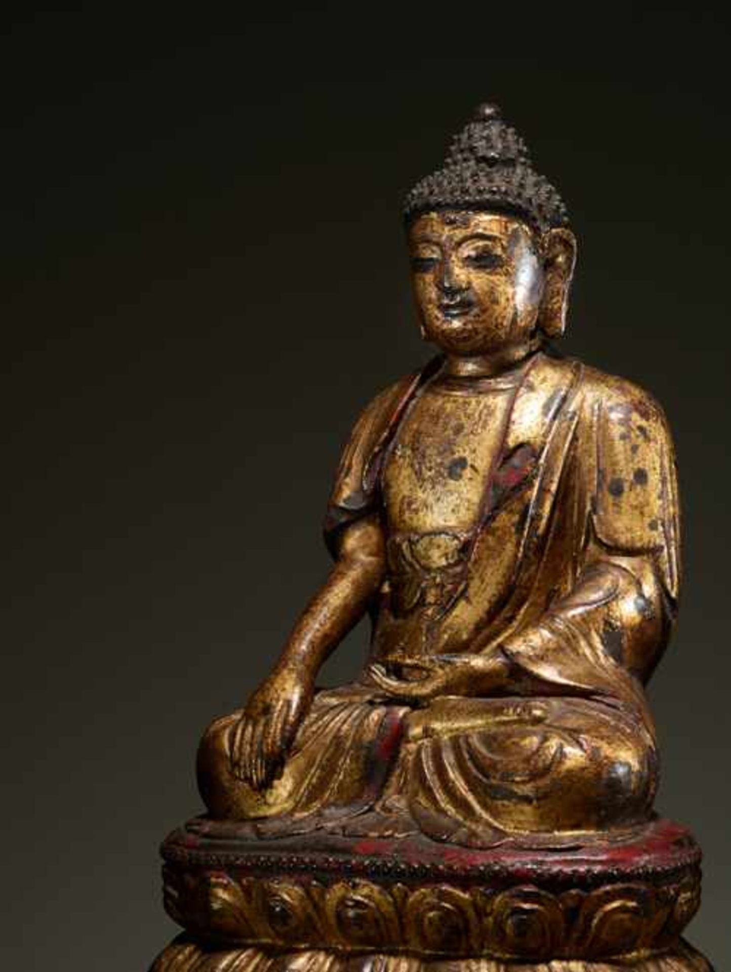 BUDDHA AUF LOTUSTHRON Bronze mit Vergoldung. China, Ming-Dynastie (1368 - 1644) Buddha Shakyamuni, - Image 7 of 8