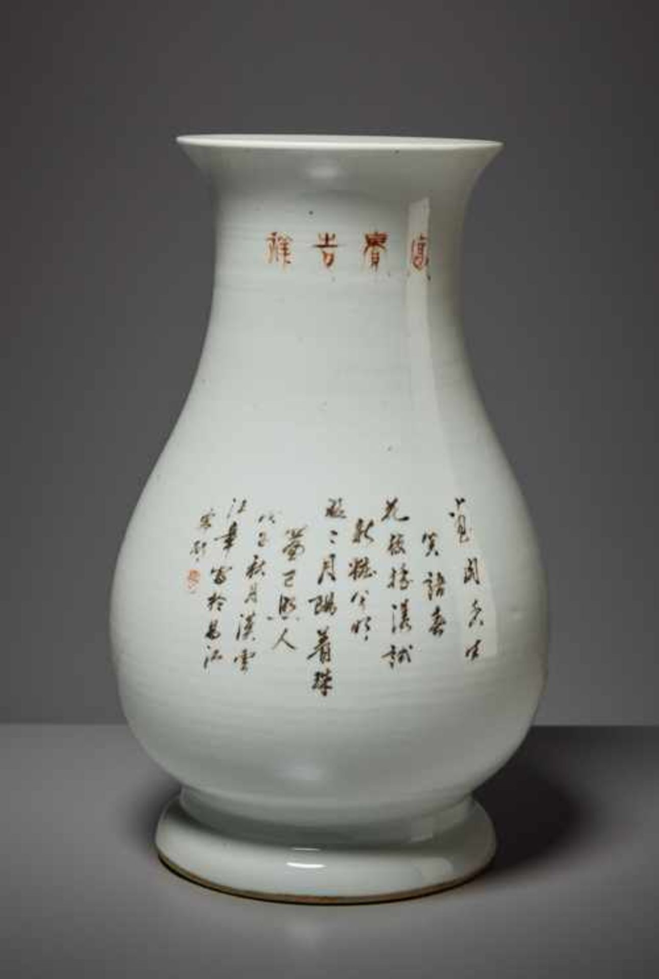 VASE MIT RAUBVOGEL Porzellan. China, Qing, Guangxu bis Republik, ca. 19.Jh. – Anfang 20. Jh. - Image 3 of 8