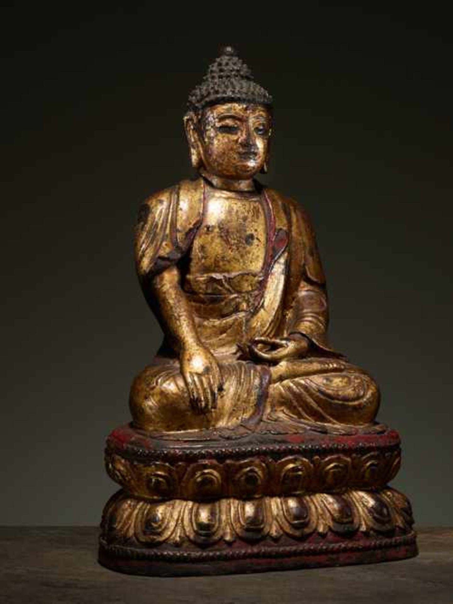 BUDDHA AUF LOTUSTHRON Bronze mit Vergoldung. China, Ming-Dynastie (1368 - 1644) Buddha Shakyamuni,