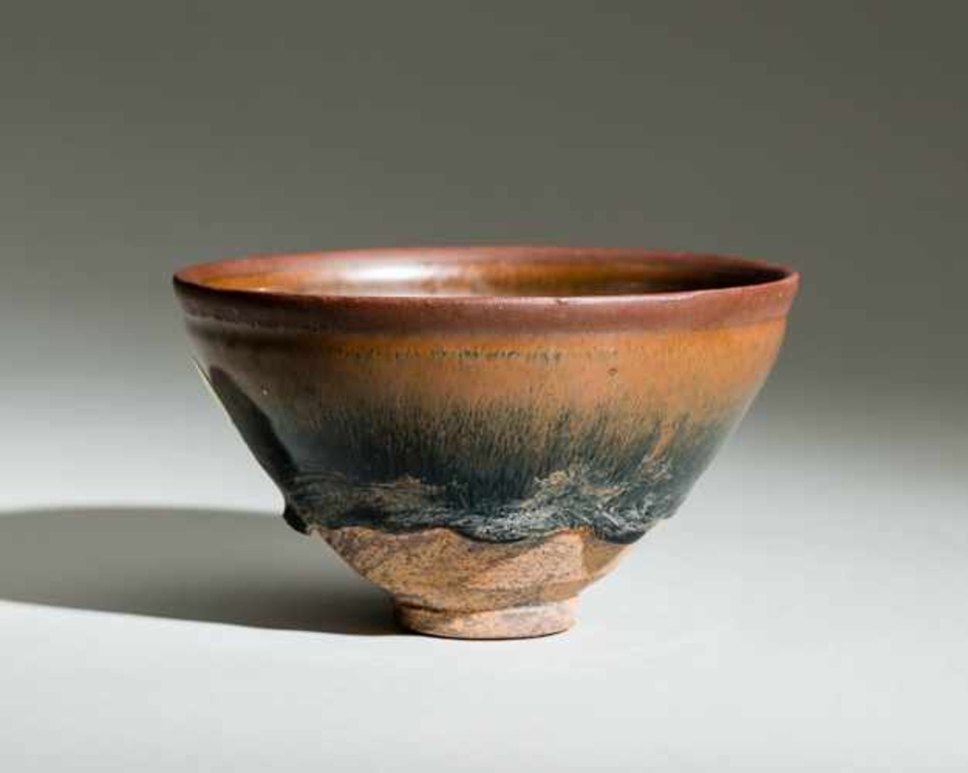 TIEFE TEMMOKU-SCHALEGlasierte Keramik. China, vermutlich Song bis Yuan, 12. bis 13. Jh.Tiefe