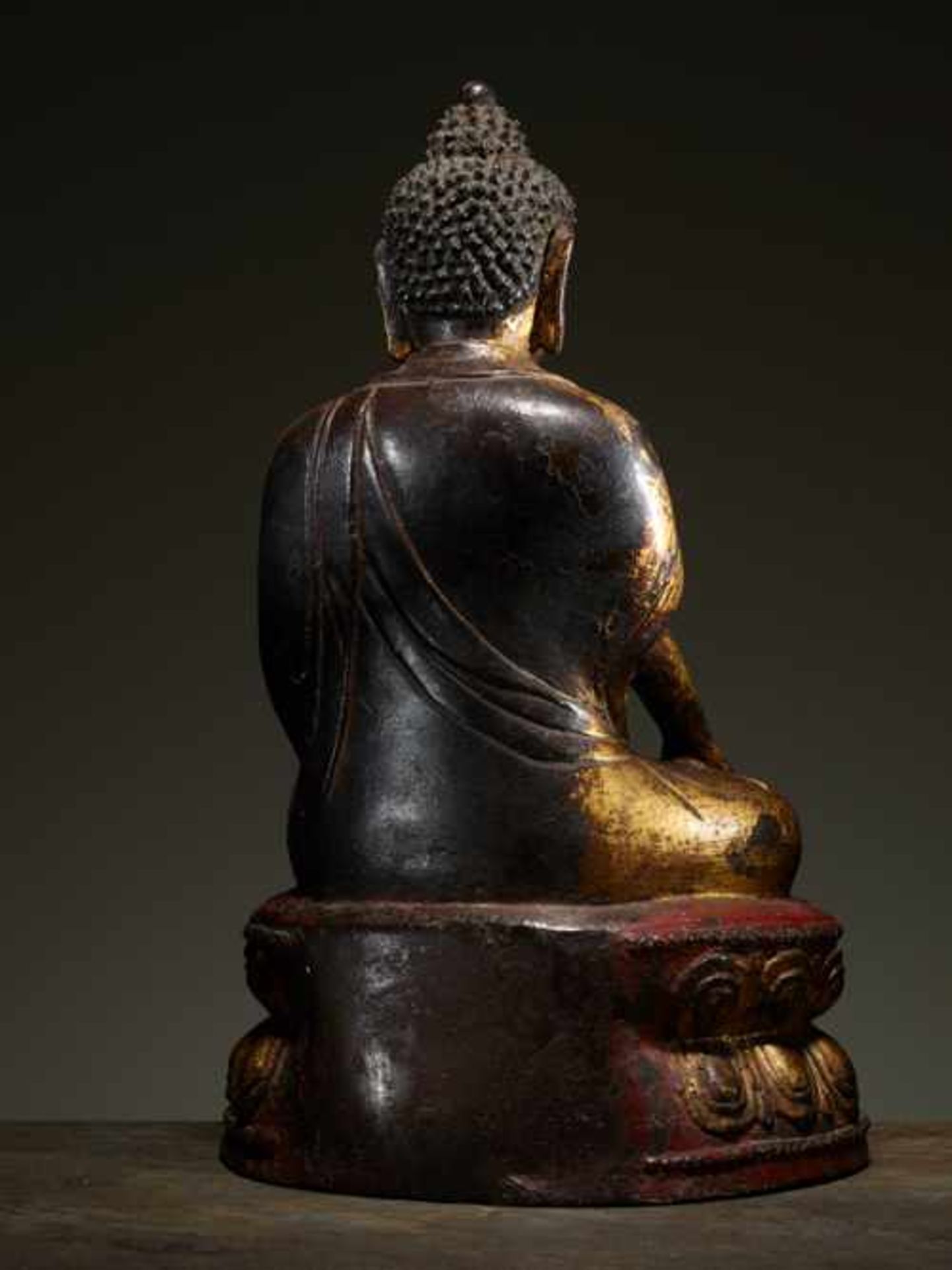 BUDDHA AUF LOTUSTHRON Bronze mit Vergoldung. China, Ming-Dynastie (1368 - 1644) Buddha Shakyamuni, - Image 5 of 8