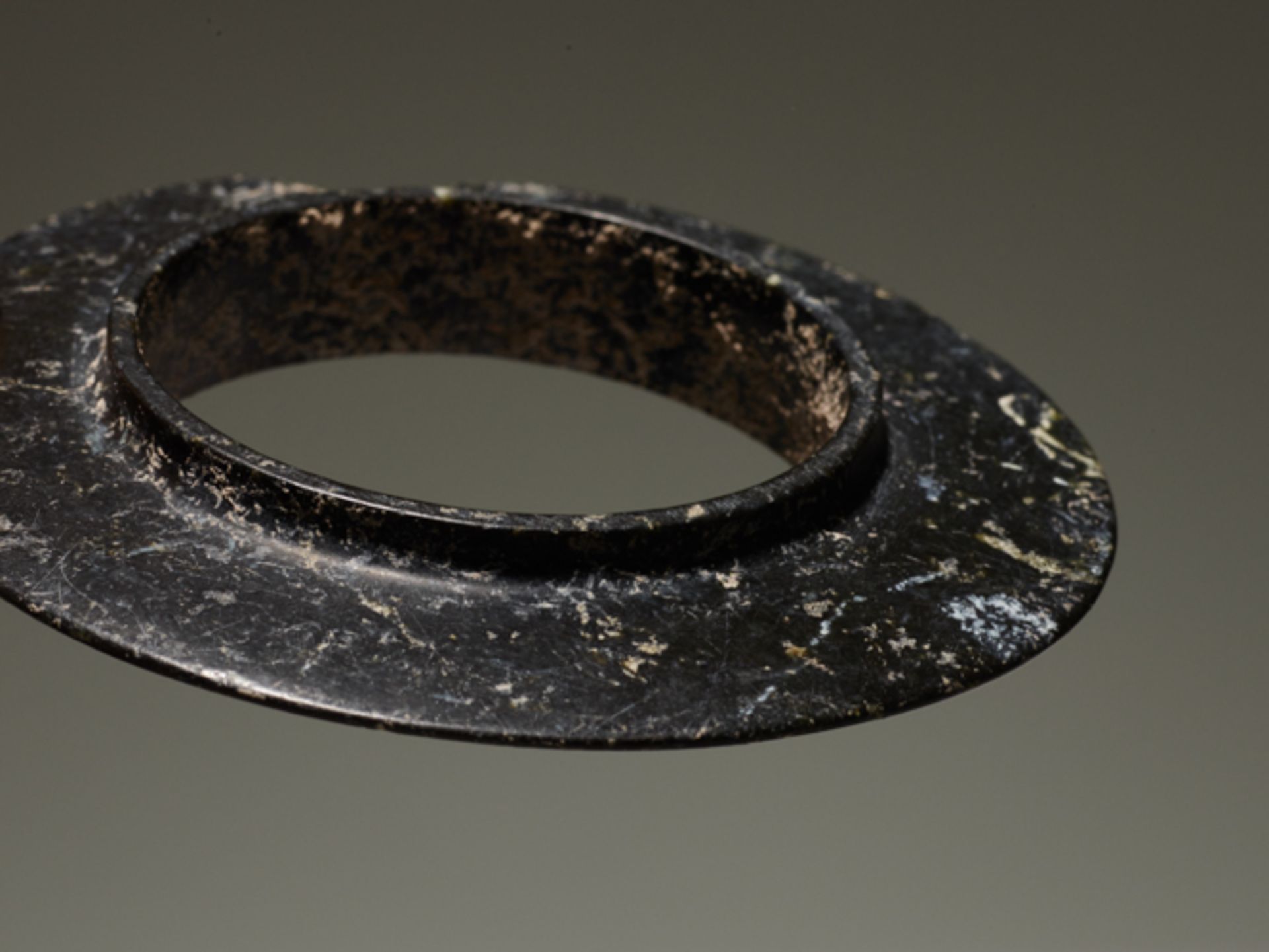 PAIR OF COLLARED YUAN RINGSJade. China, Late Shang dynasty, ca. 1200 BCThe two collared rings in the - Image 3 of 6