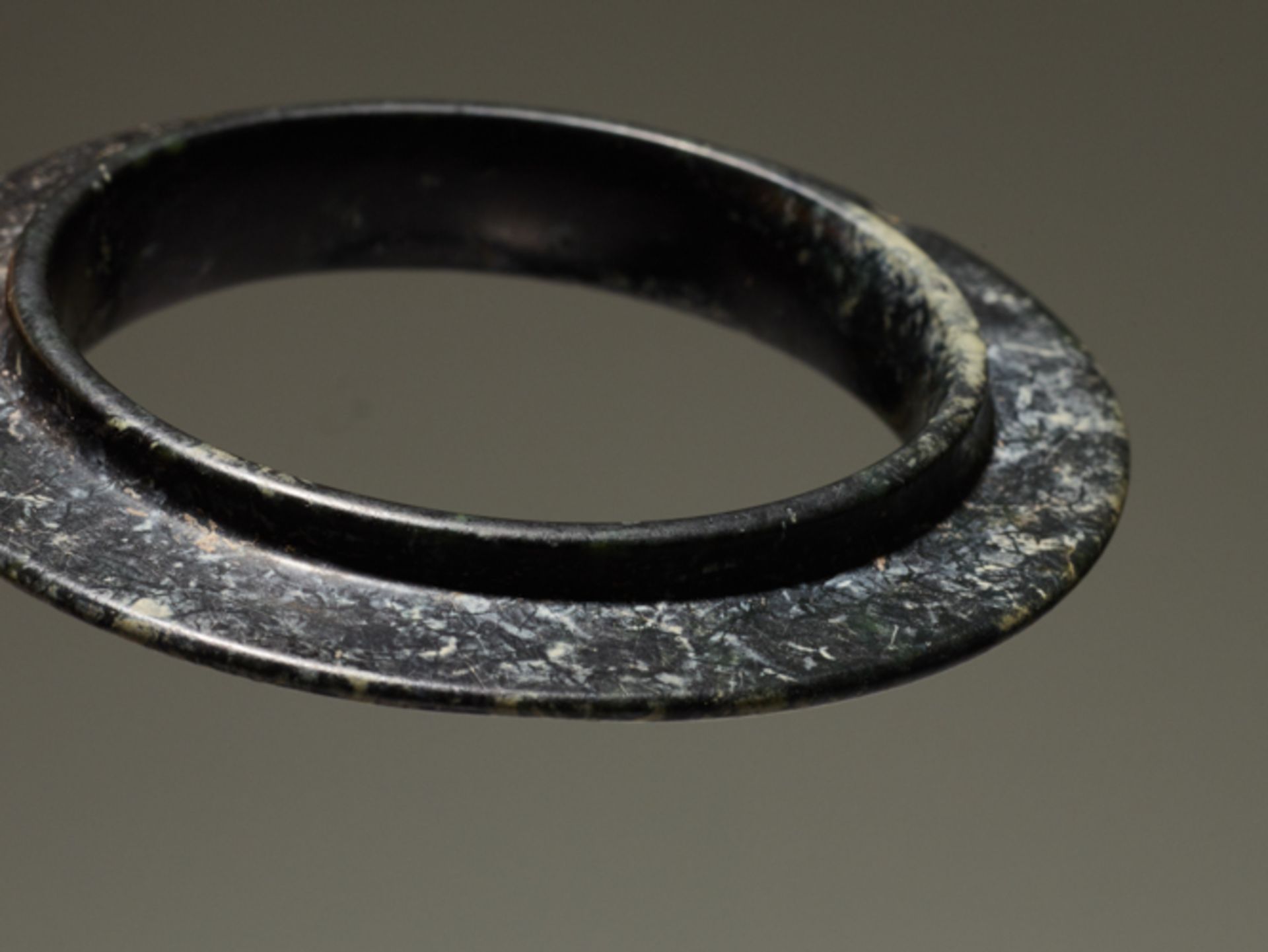 PAIR OF COLLARED YUAN RINGSJade. China, Late Shang dynasty, ca. 1200 BCThe two collared rings in the - Image 5 of 6