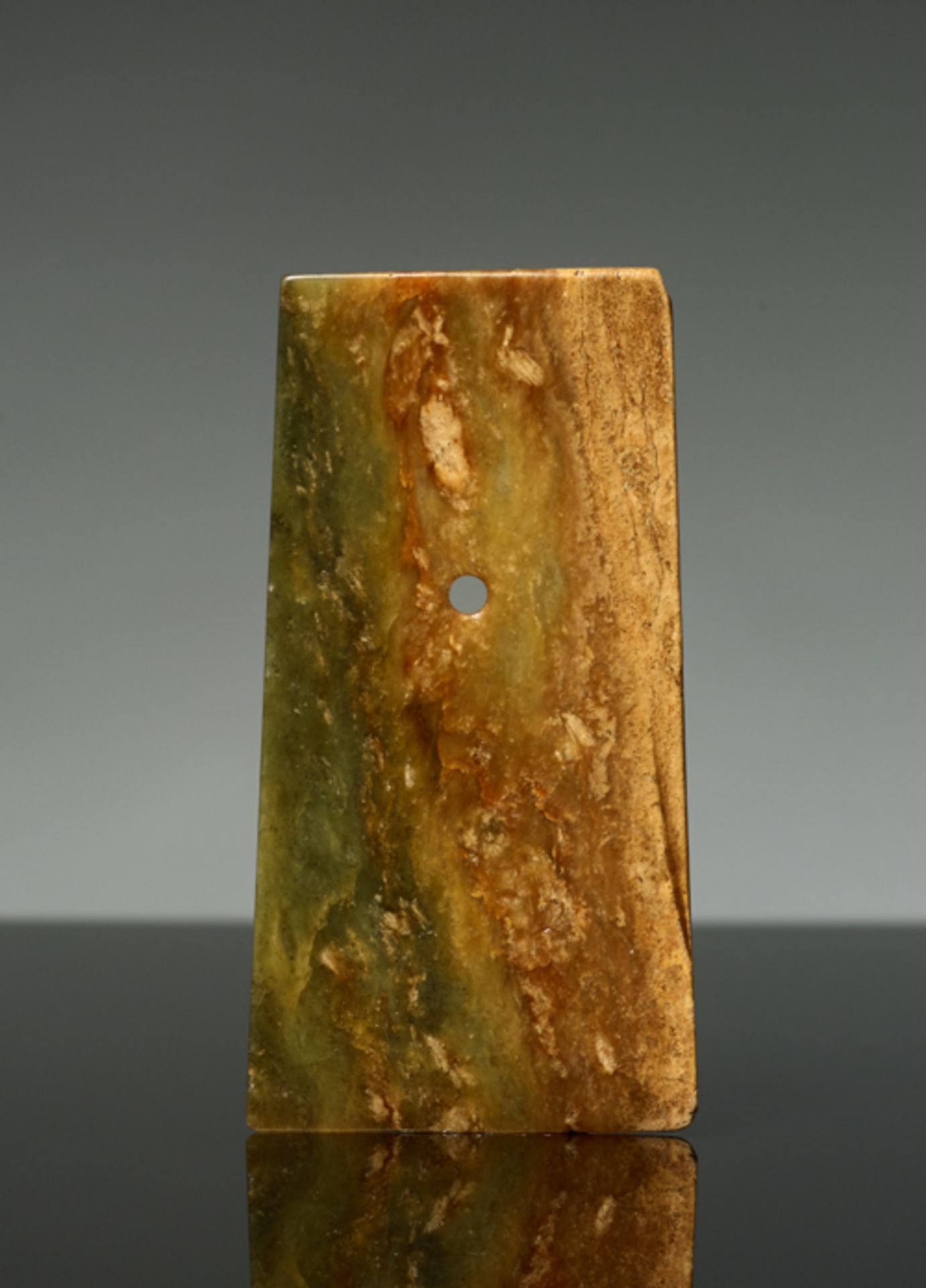 AXE-SHAPED PENDANTJade. China, Late Neolithic period, early Bronze age, c.2500-2000 BCThis small - Image 2 of 4