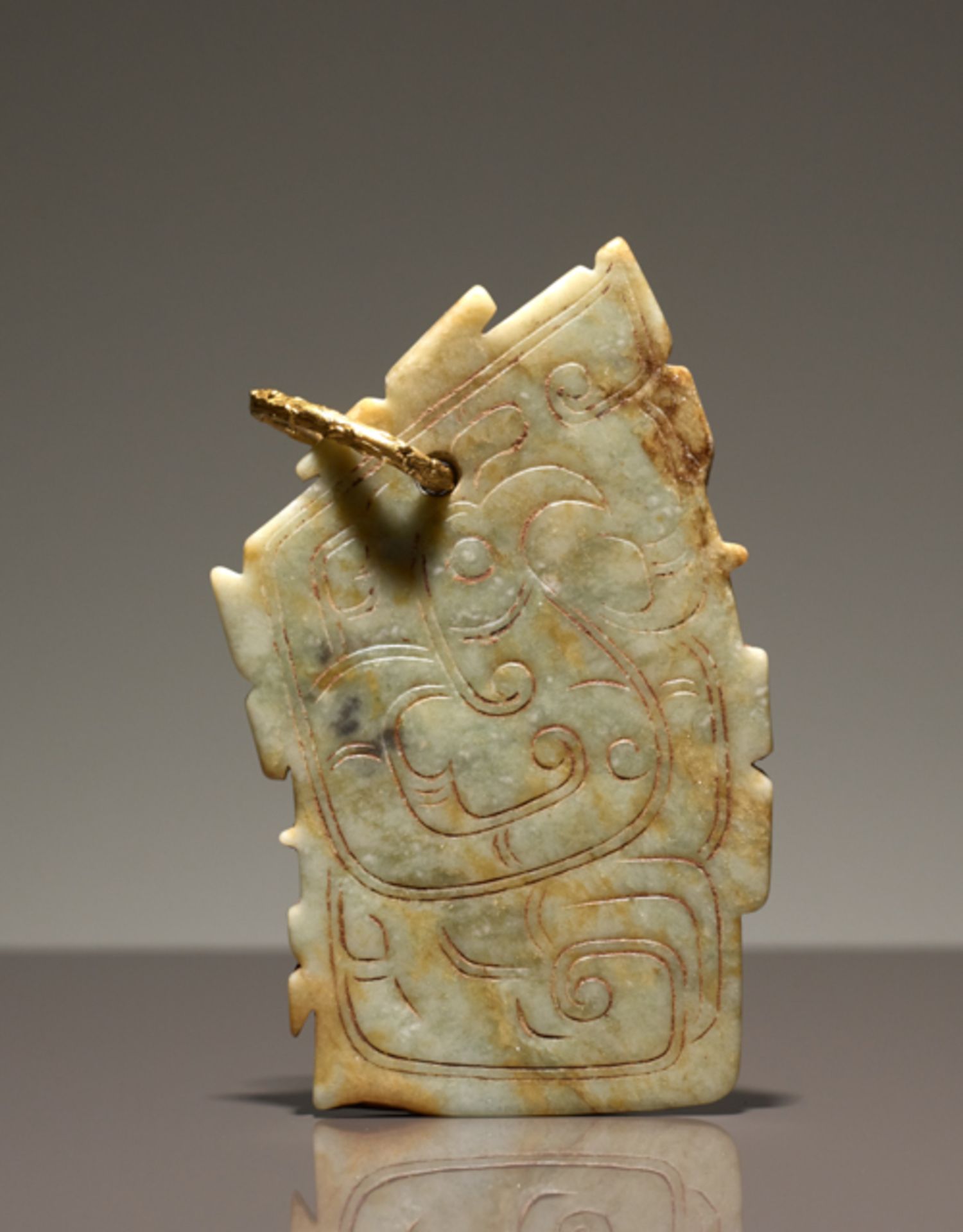 JADE PLAQUE DECORATED WITH A BIRDJade. China, Middle to late Western Zhou period, 10th-9th century - Bild 2 aus 4