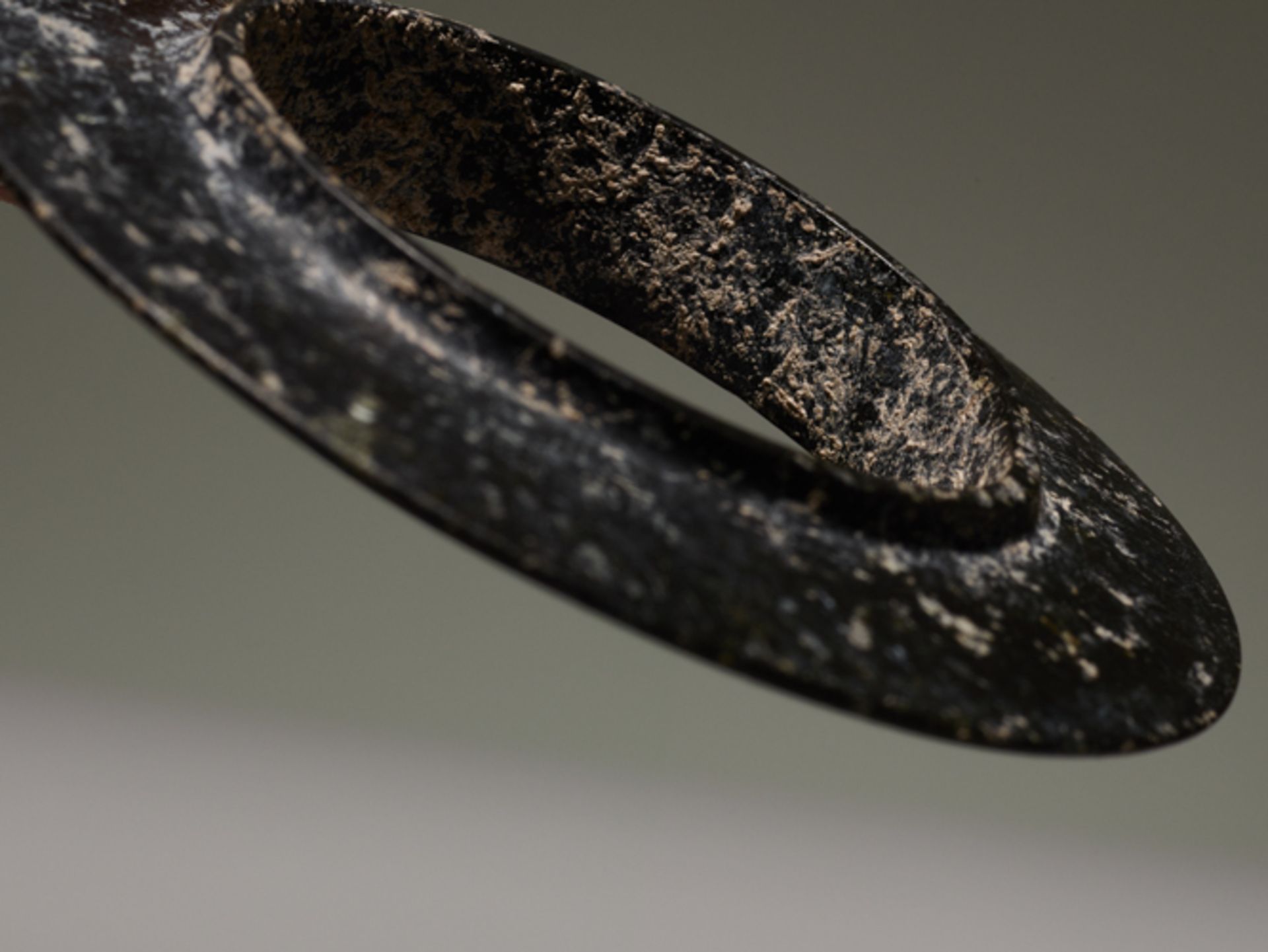 PAIR OF COLLARED YUAN RINGSJade. China, Late Shang dynasty, ca. 1200 BCThe two collared rings in the - Image 4 of 6