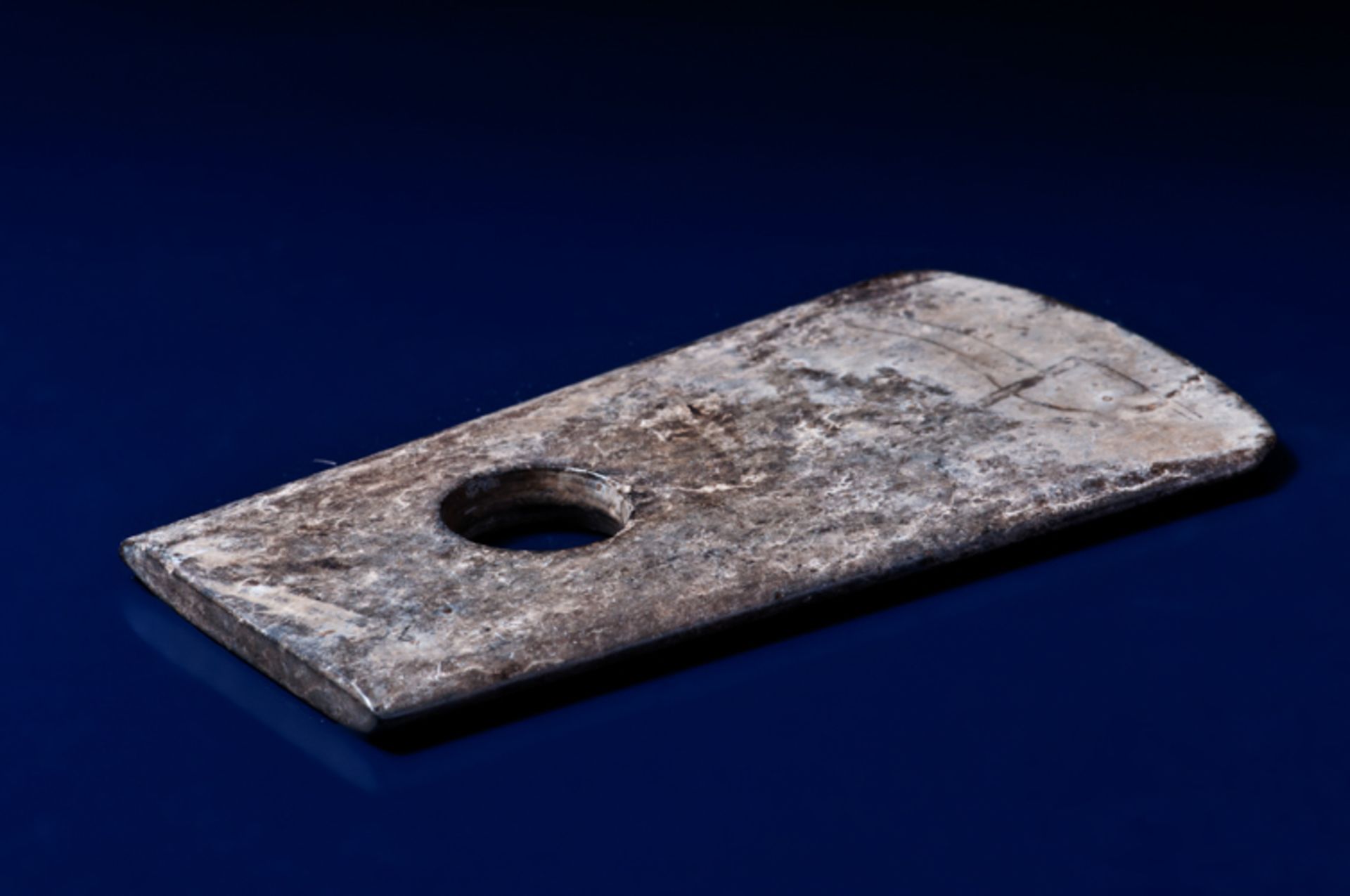 AXE Jade. China, Late Neolithic period, c.2500-2000 BC This axe has a rectangular profile with - Image 4 of 4