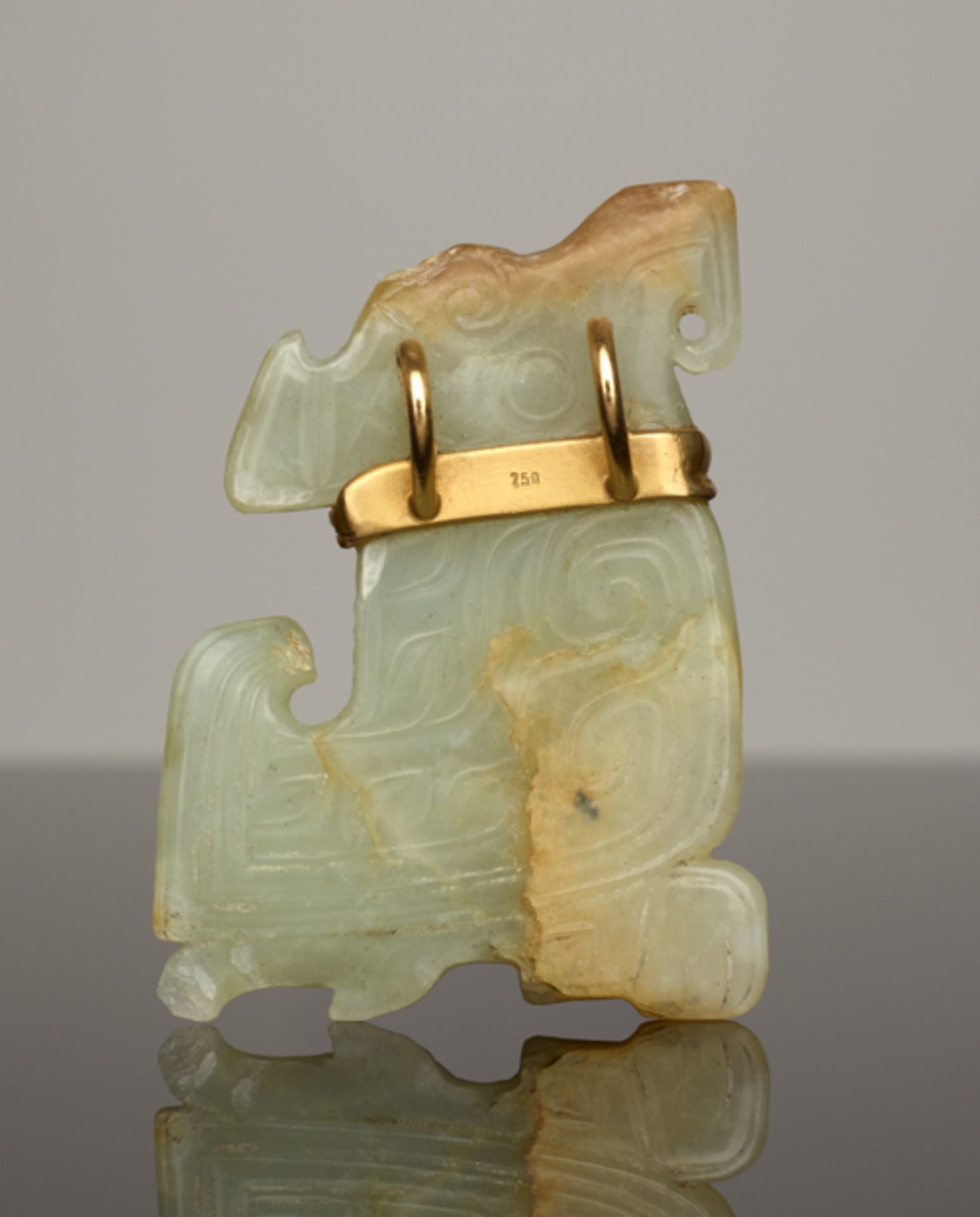 CARVING IN THE SHAPE OF A BIRDJade. China, Late Shang dynasty, ca. 1200 BCThis small, flat pendant - Image 2 of 2