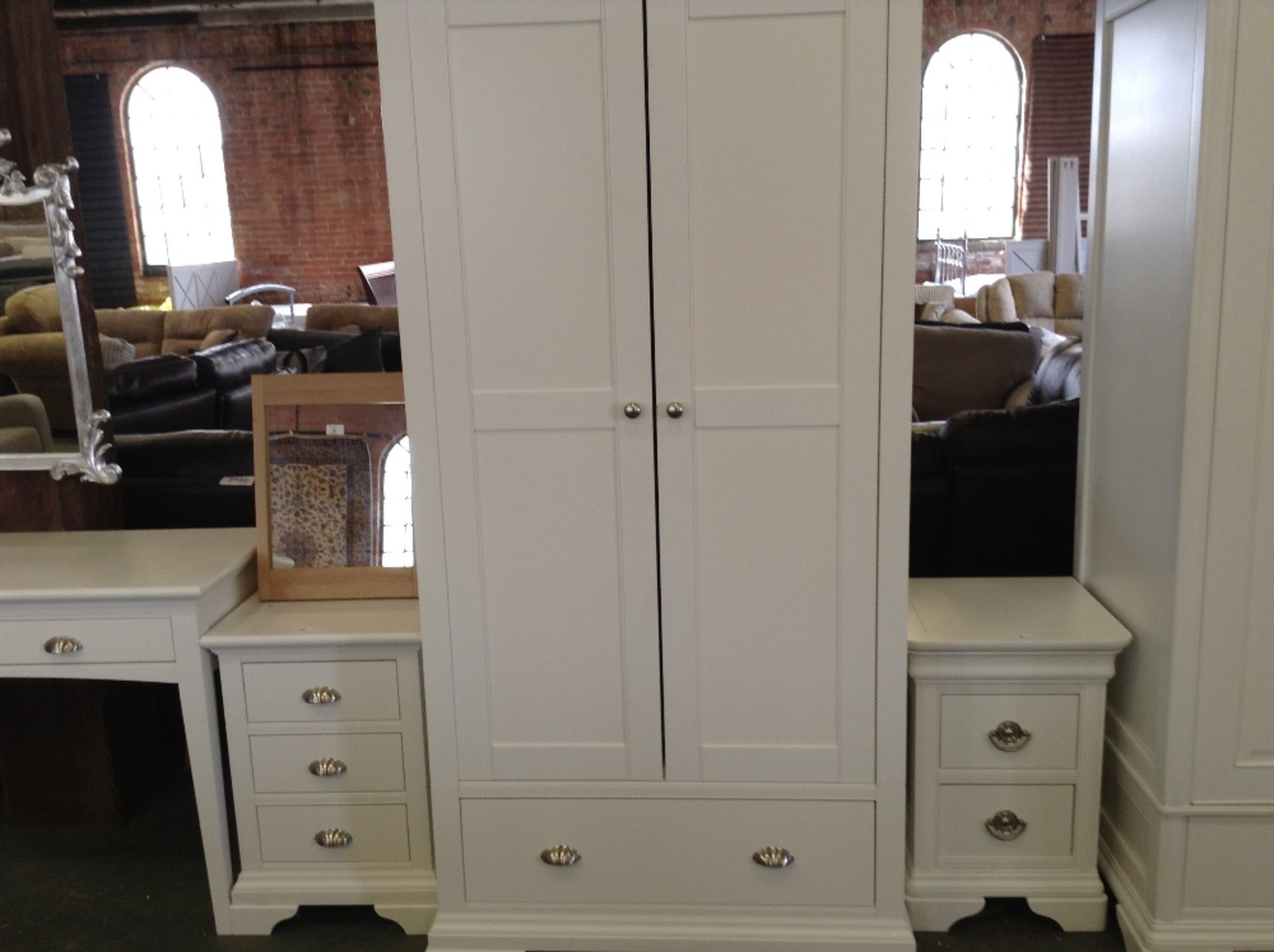 HAMPSTEAD WHITE DOUBLE WARDROBE (return)