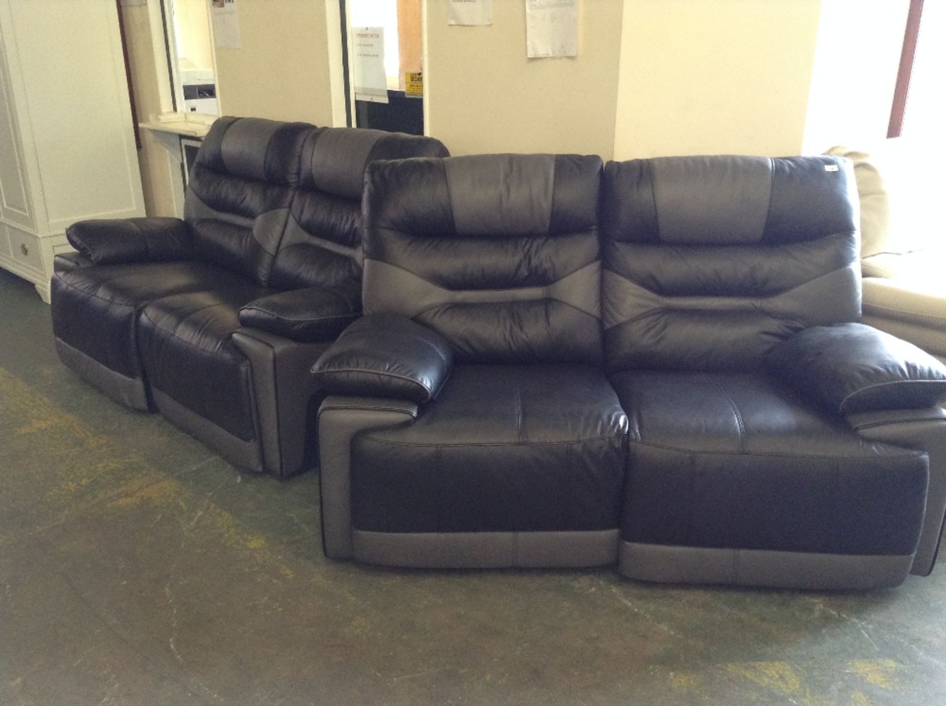 GREY AND BLACK LEATHER ELECTRIC RECLINING 2 x 2 SE