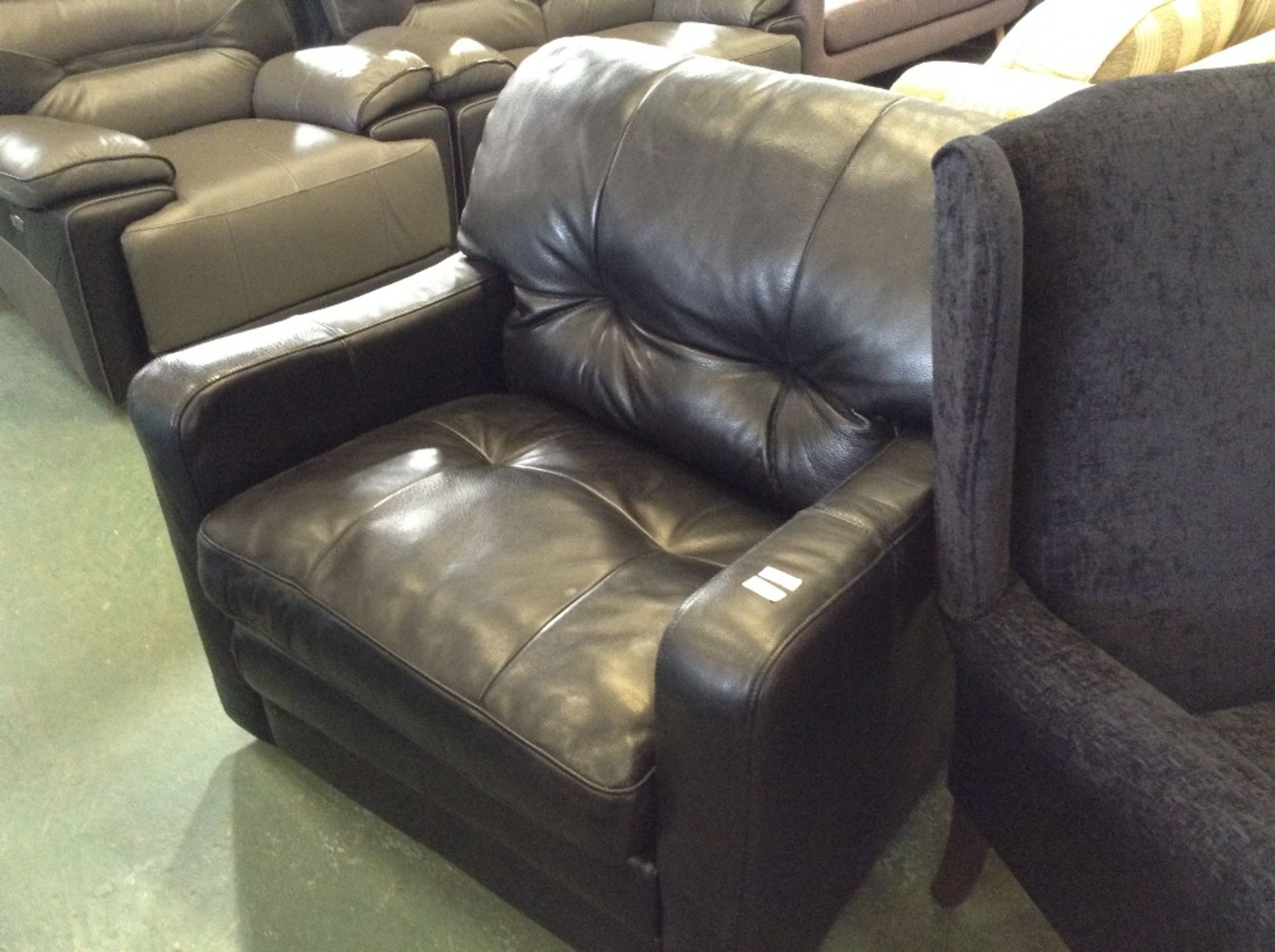 BLACK LEATHER CHAIR (SOJ769)