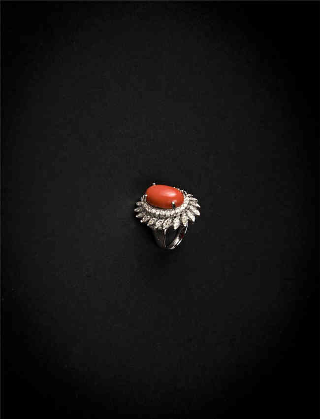 14KT White Gold 7.00ct Coral And Diamond Ring, AIG Certification 14KT白金7.00ct珊瑚钻石戒指, AIG认证 - Image 2 of 2