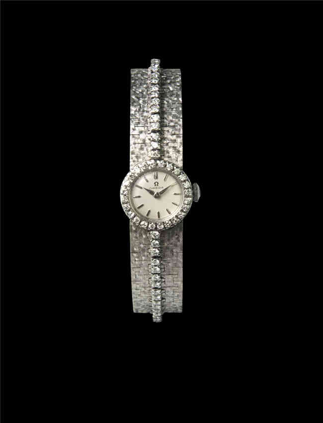 Omega , 18k white gold, push back, diamond set 18k white gold bracelet. 欧米茄18K白金手链, 链及表壳带钻, 手动机械,