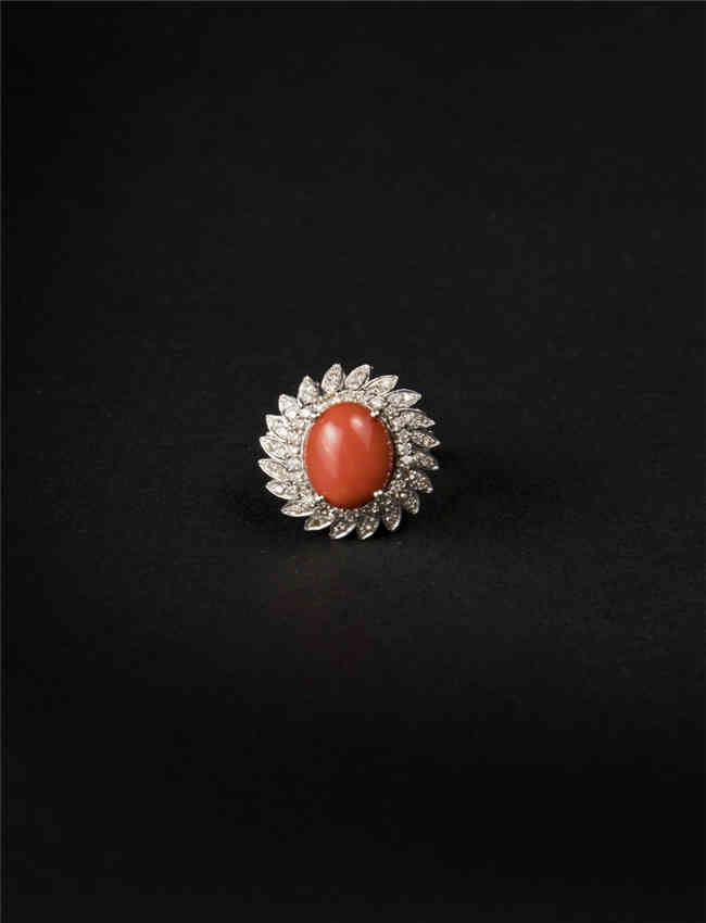 14KT White Gold 7.00ct Coral And Diamond Ring, AIG Certification 14KT白金7.00ct珊瑚钻石戒指, AIG认证