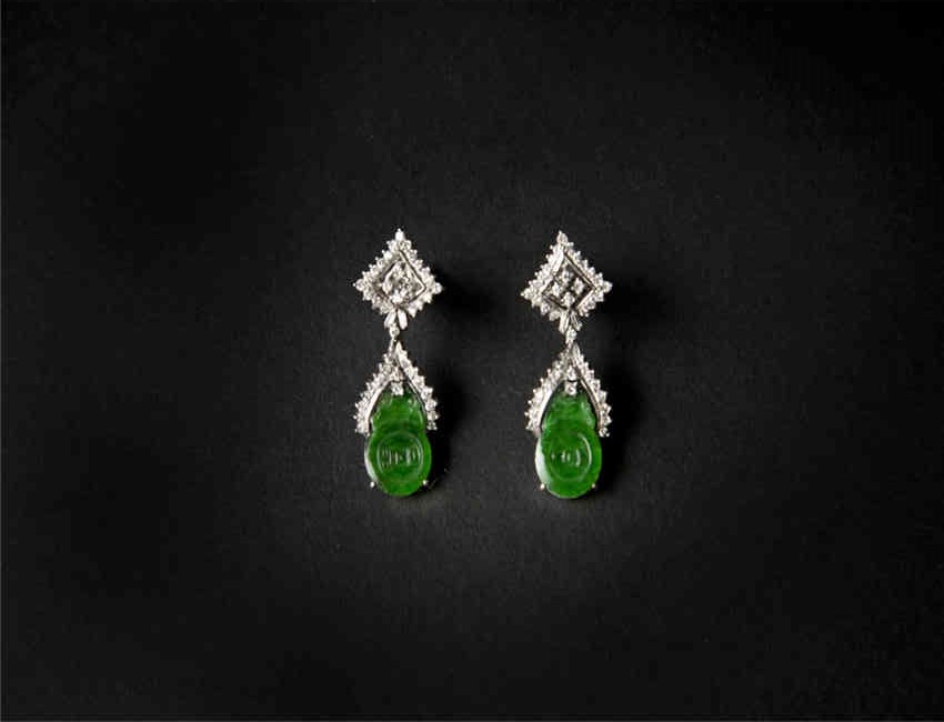 ‘Fu(Lucky)’Jadeite Earrings 清,翡翠福在眼前耳环（一对）