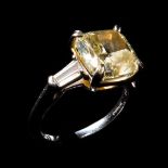 Natural Fancy Yellow Diamond Ring 4.07 cts , Clarity VS1, GIA and Nanyang Certification 天然绚丽黄色钻戒