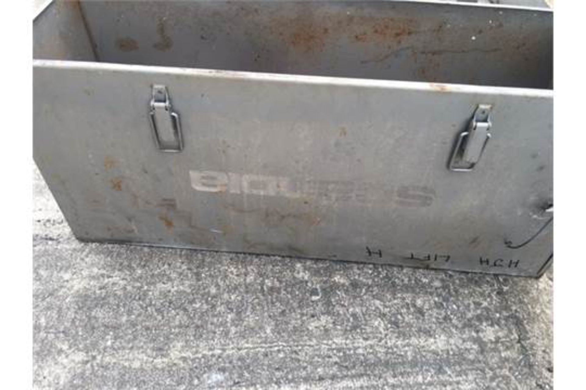 Scamina Tote Bin Hoist tipping at 3200mm - Image 2 of 4