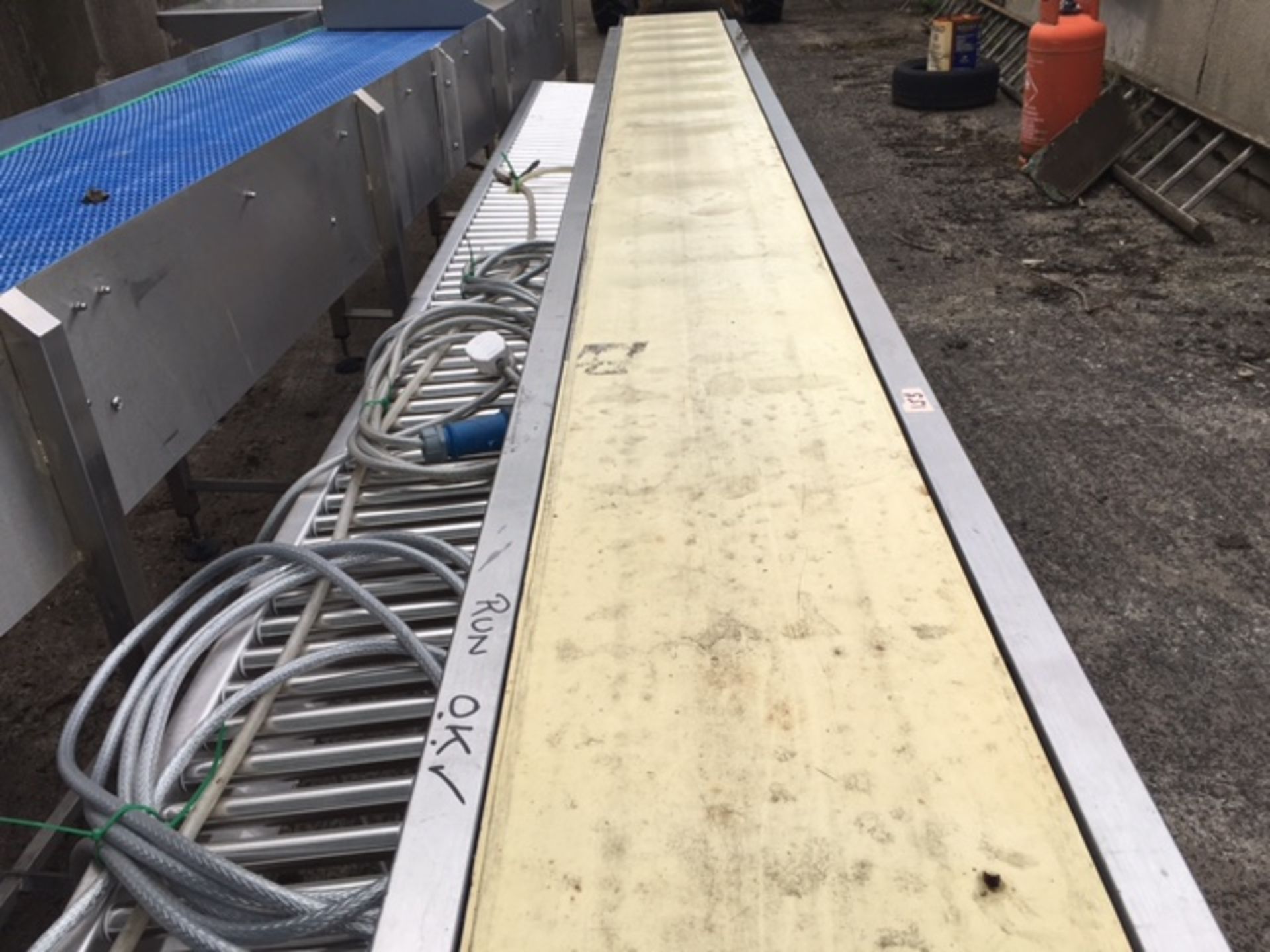 Conveyor with Roller System